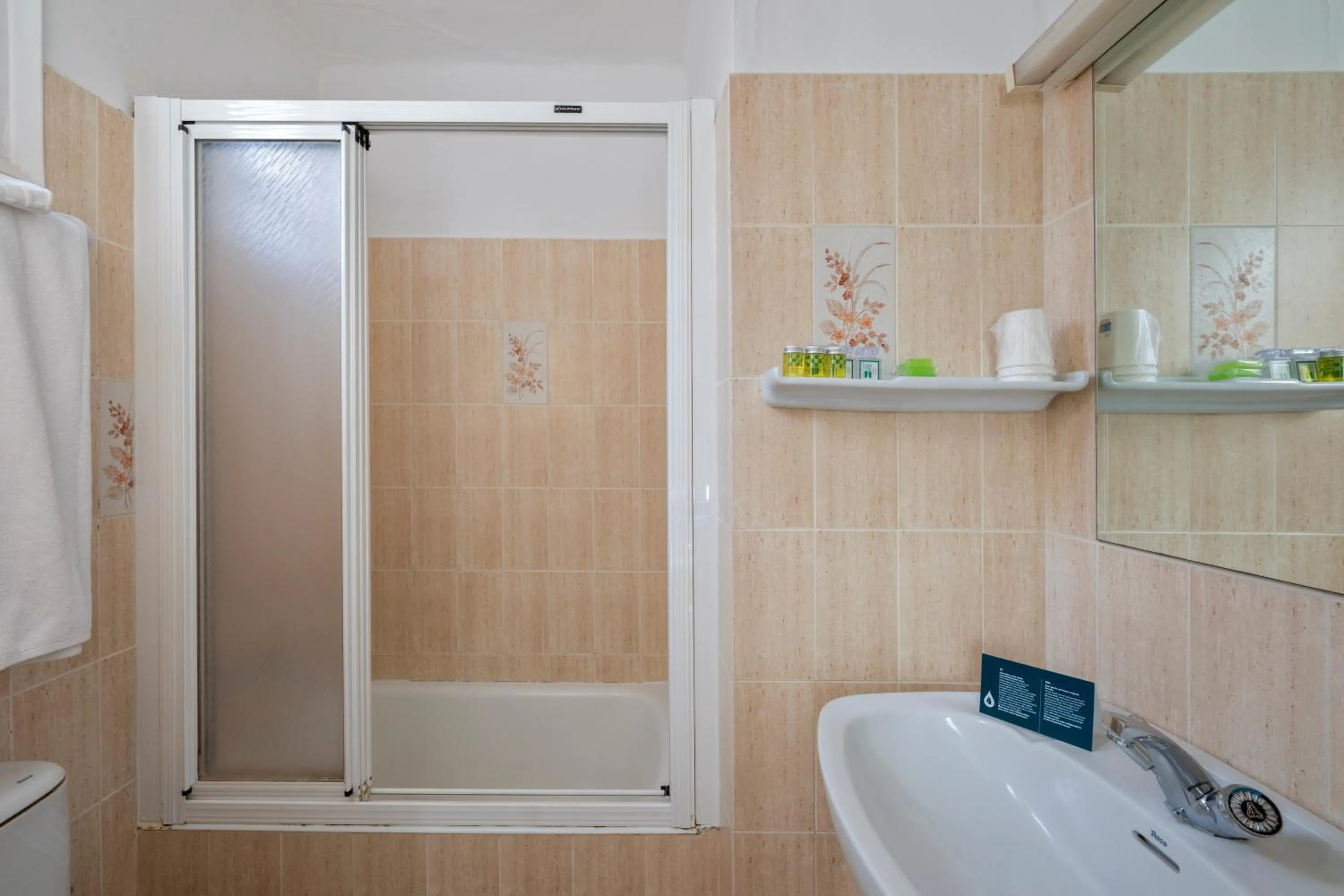 Bathroom in La Goleta