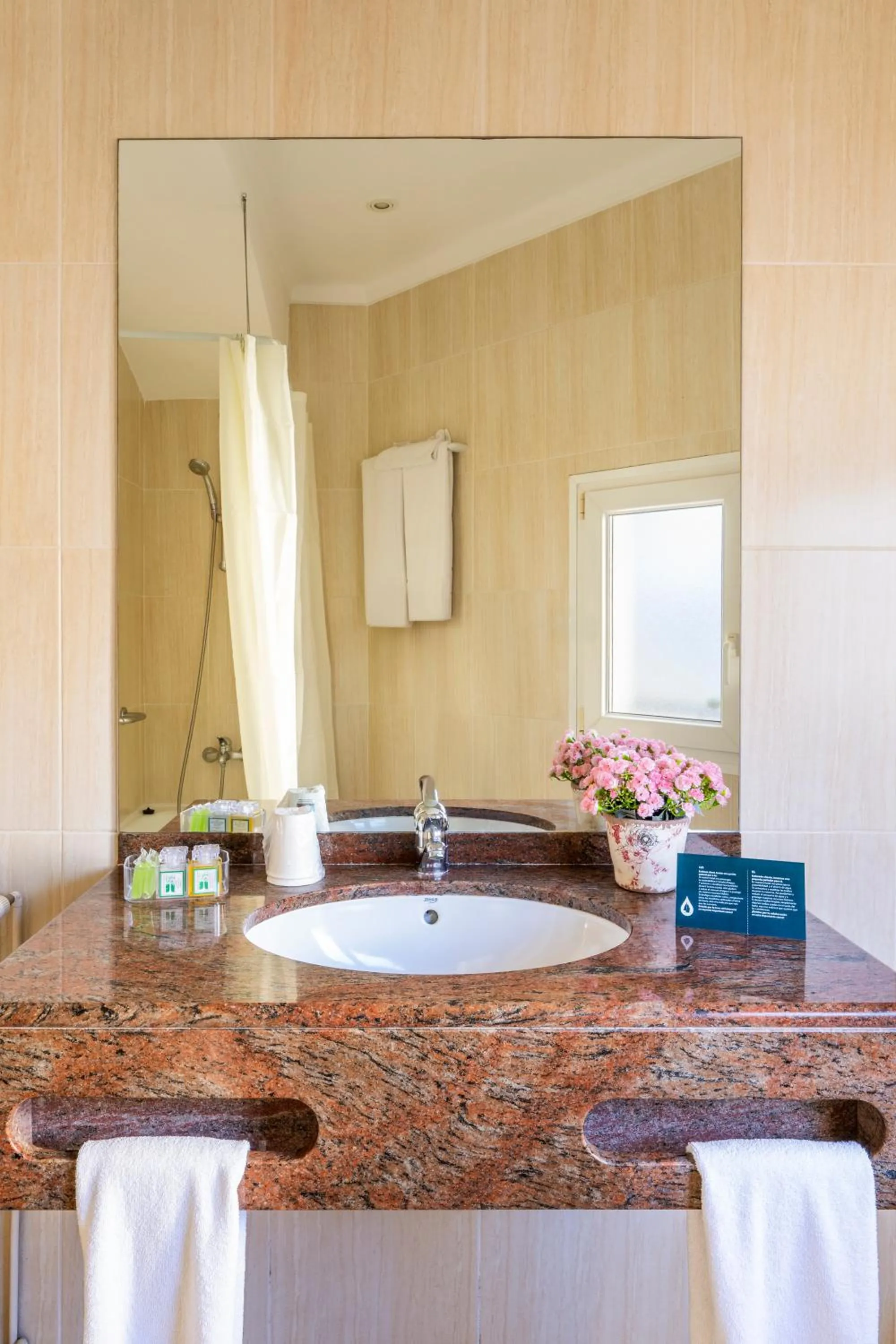 Bathroom in La Goleta