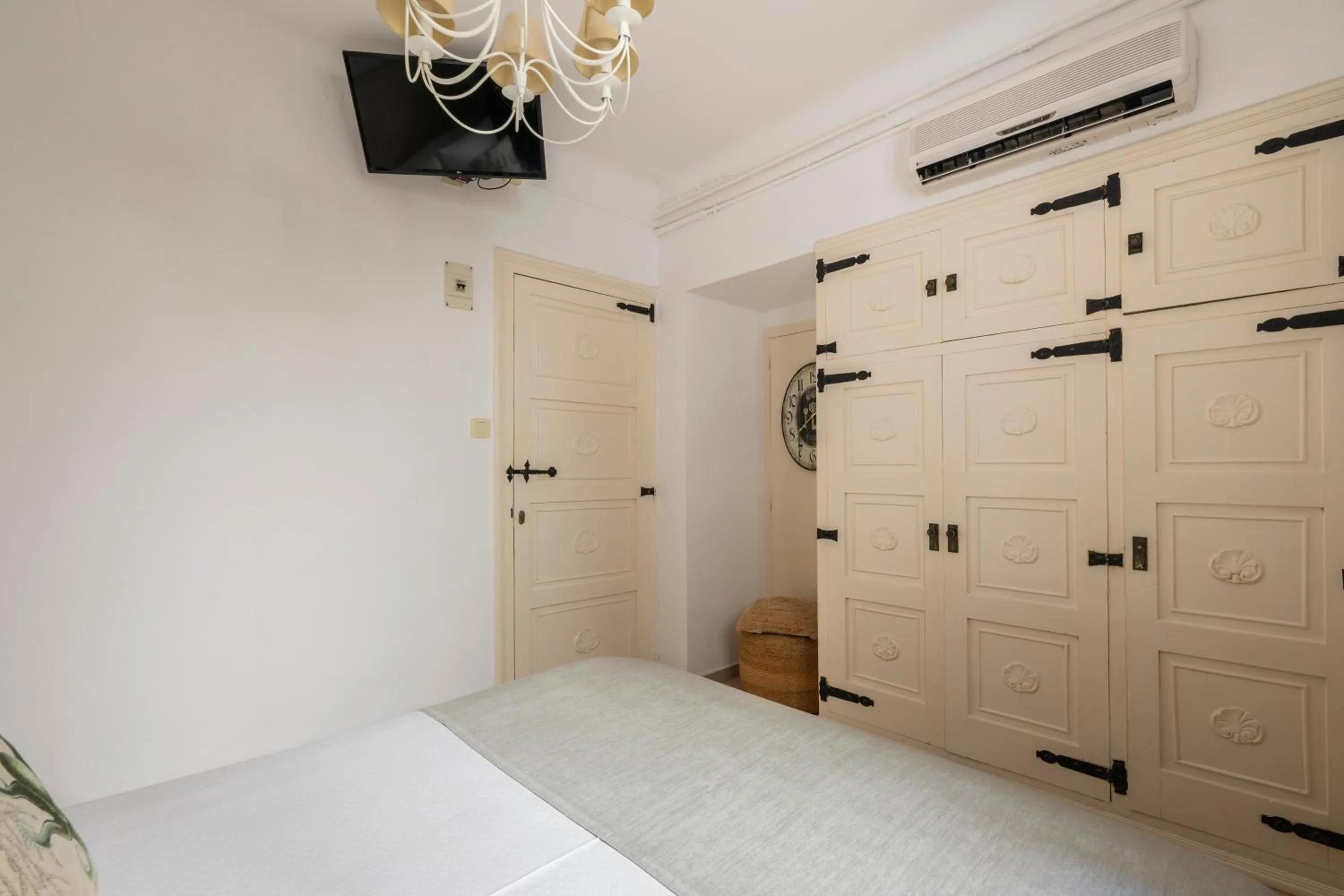 Photo of the whole room, Bed in La Goleta