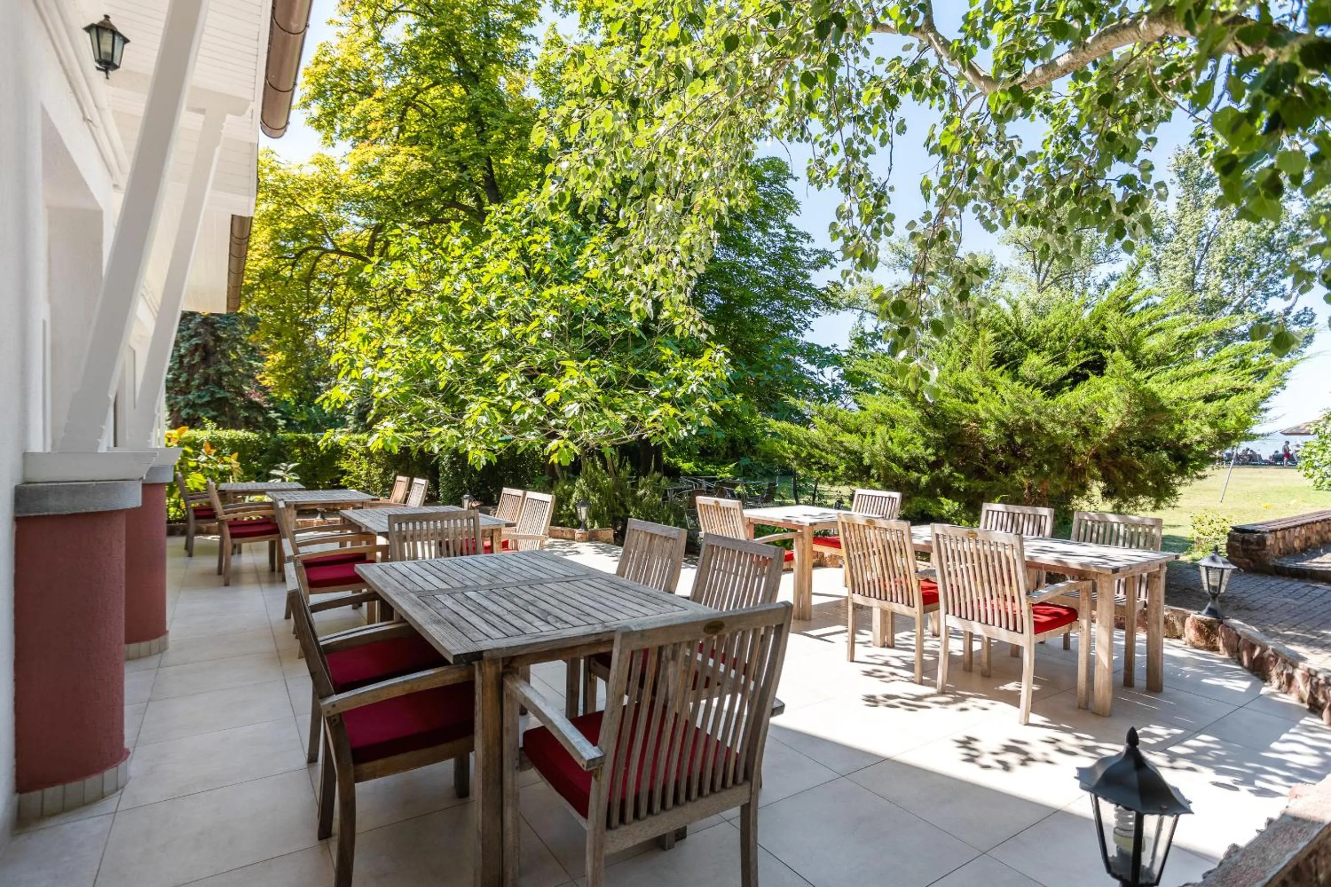 Restaurant/places to eat in Partvilla Balatonboglar