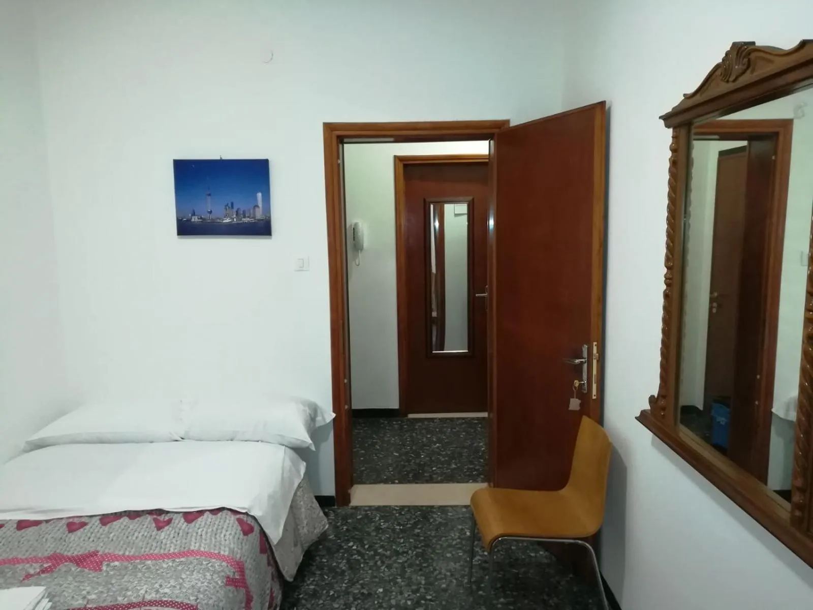 Quiet street view, Bed in Venice Park House