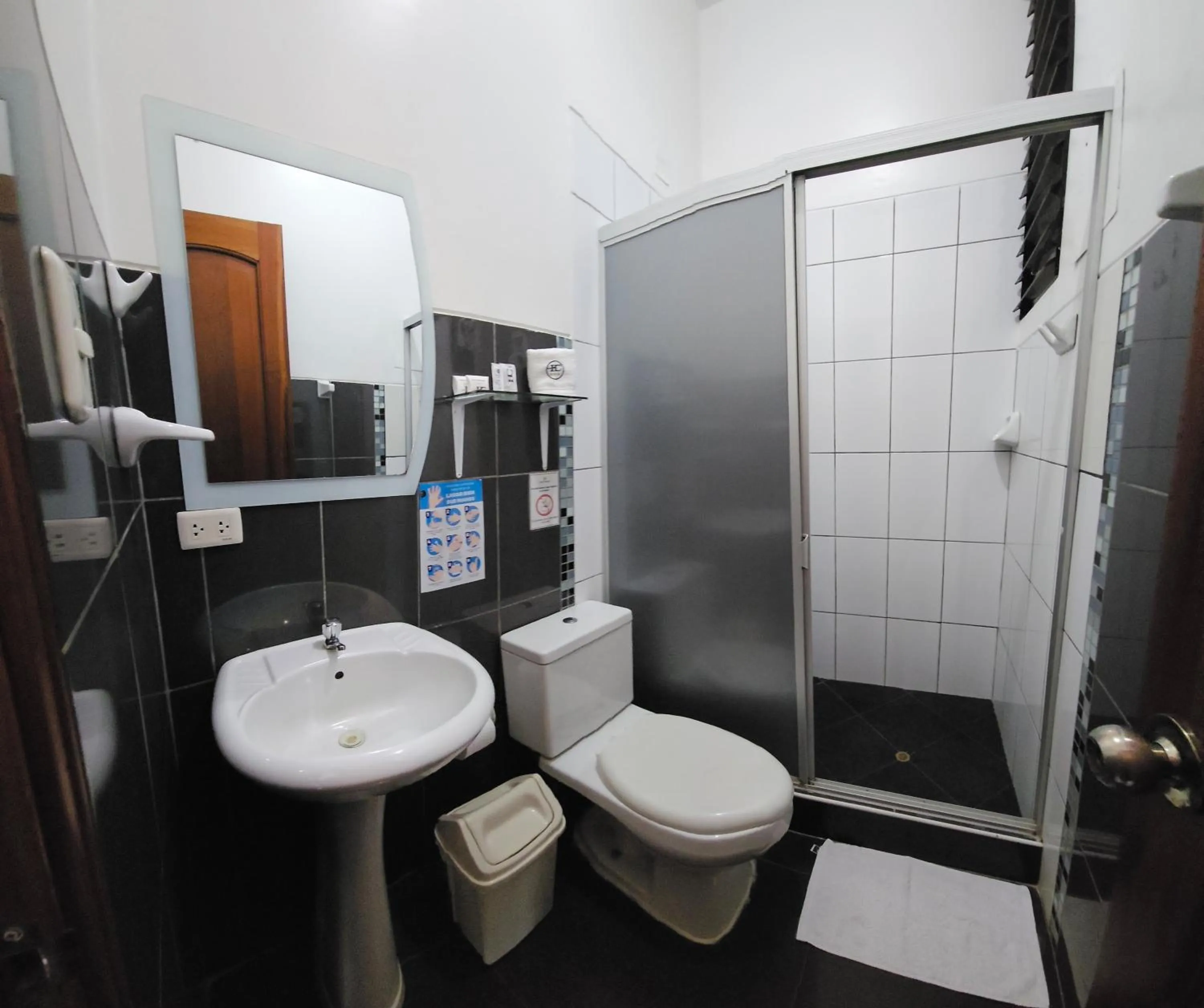 Shower in Hotel Centenario