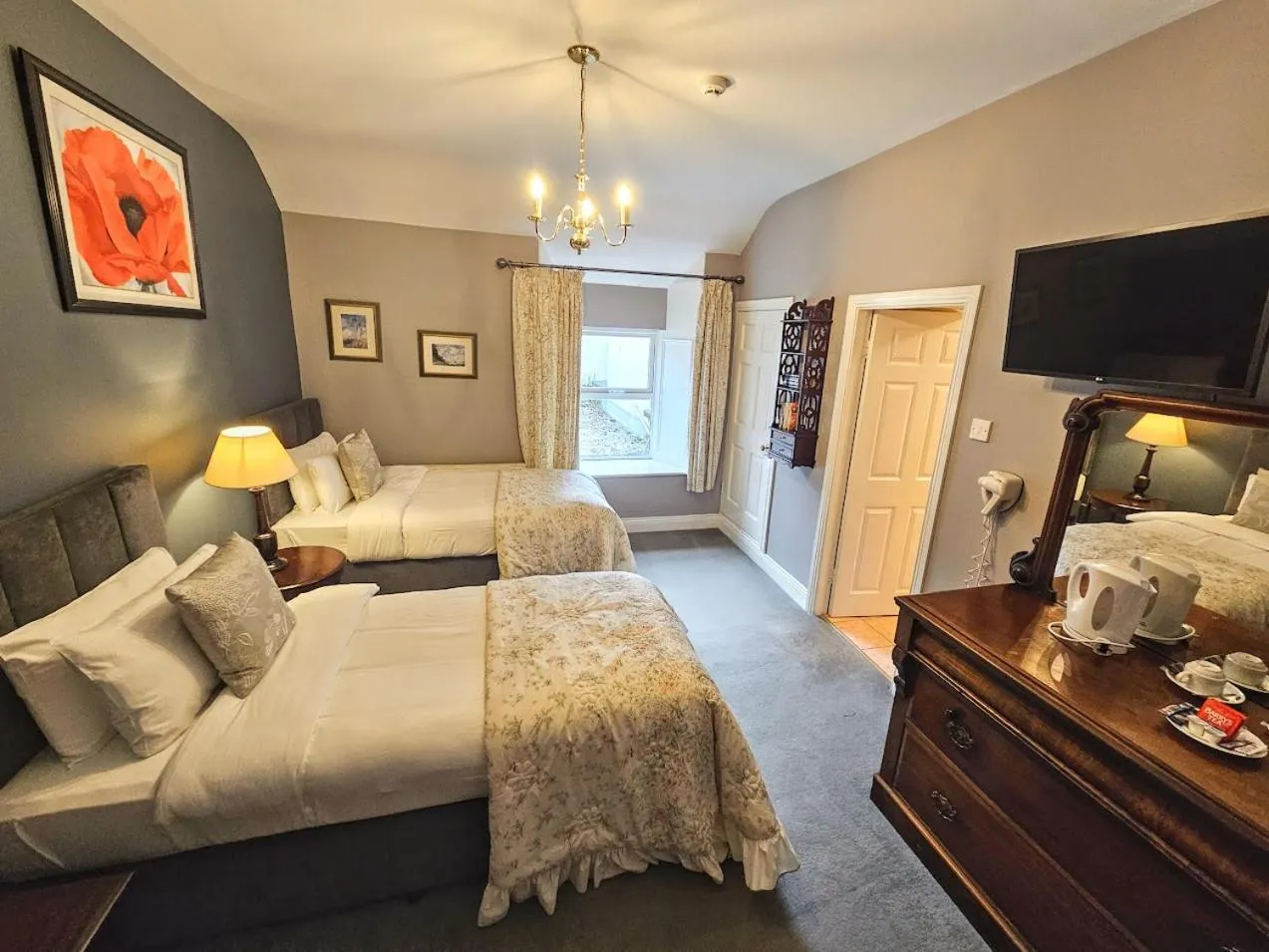 Bedroom, Bed in The Glenbeigh Hotel