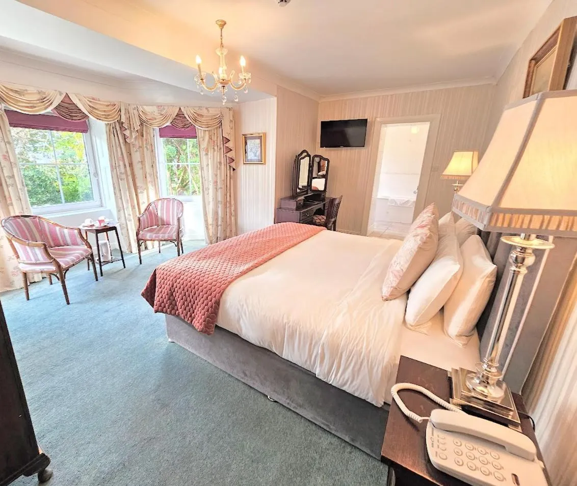 Bedroom, Bed in The Glenbeigh Hotel