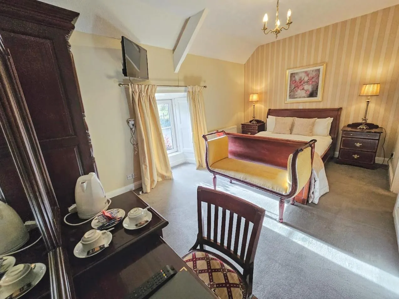 Bedroom, Bed in The Glenbeigh Hotel