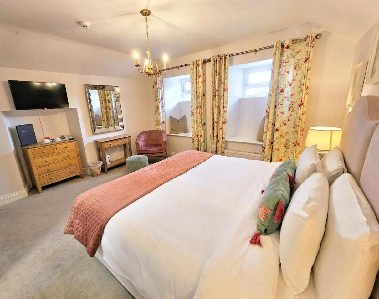 Bedroom, Bed in The Glenbeigh Hotel