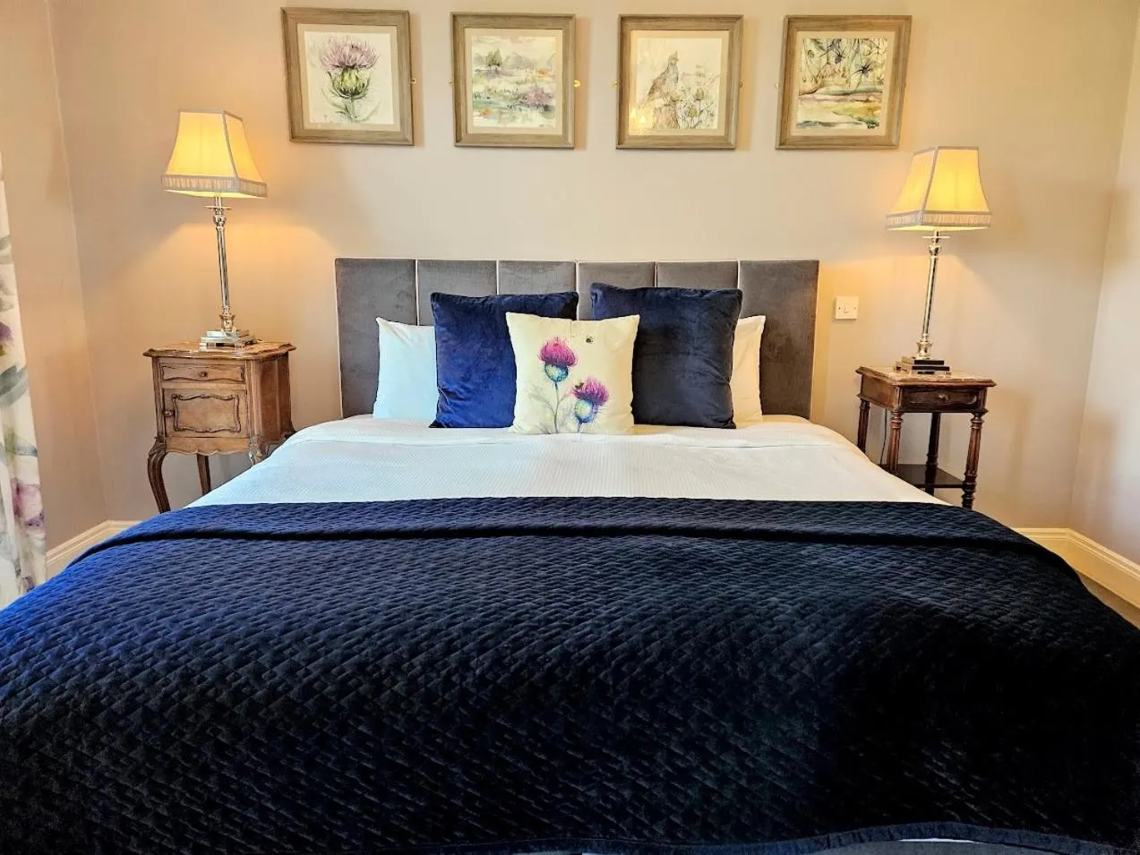 Bedroom, Bed in The Glenbeigh Hotel