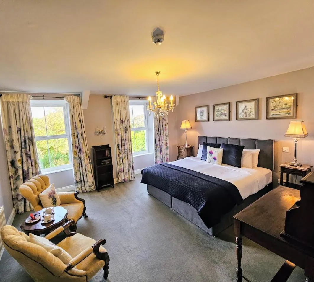 Bedroom, Bed in The Glenbeigh Hotel