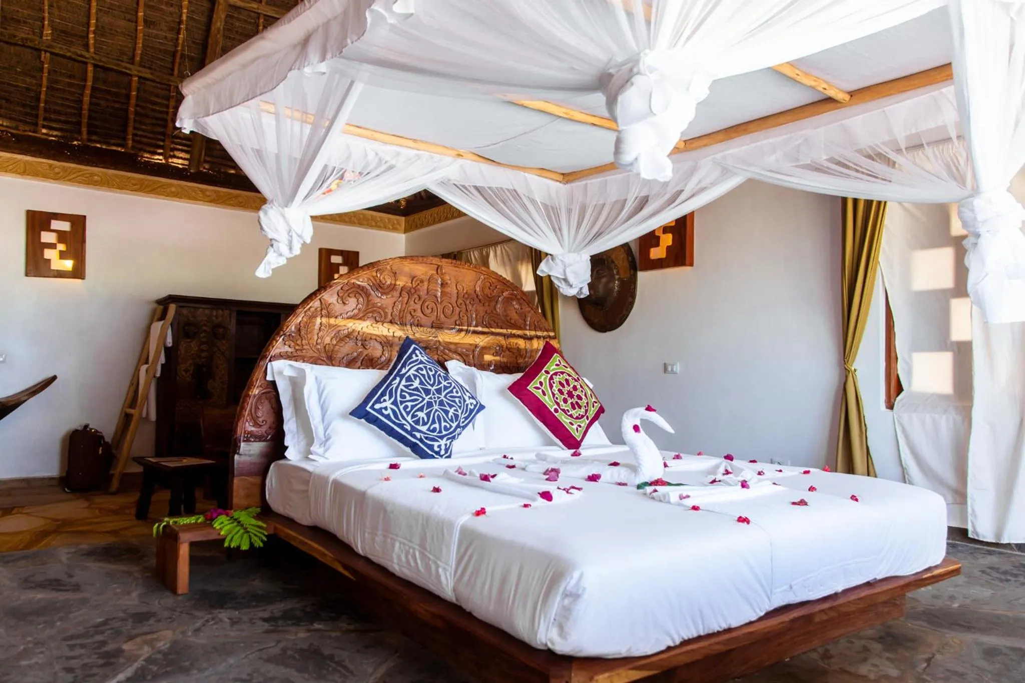 Bed in The Island - Pongwe Lodge