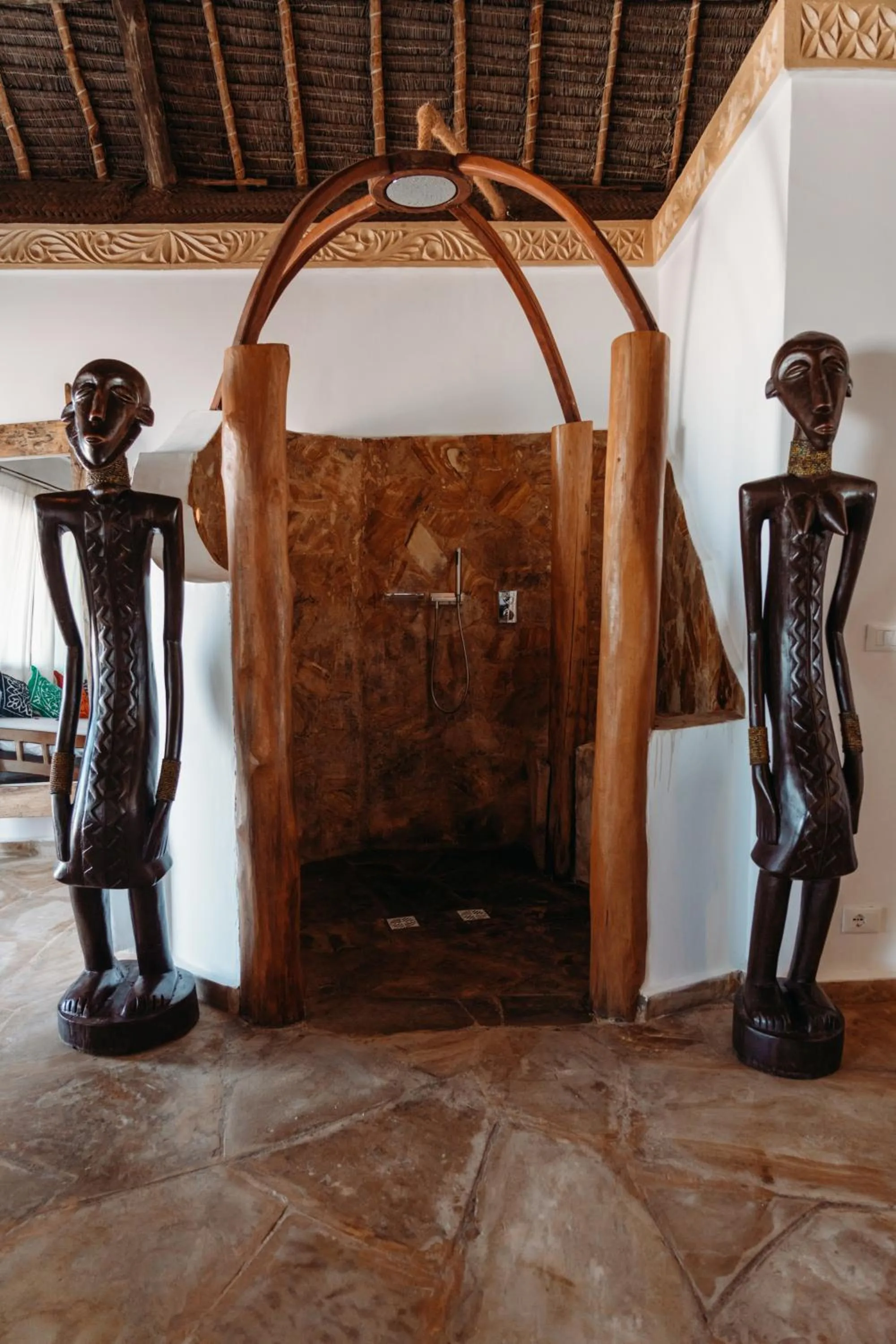 Shower in The Island - Pongwe Lodge