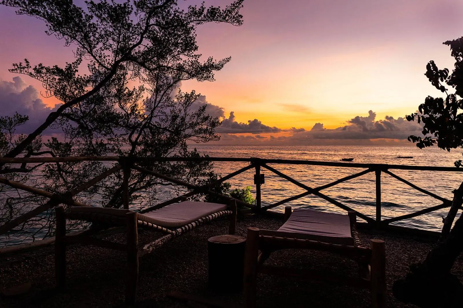 Sunrise in The Island - Pongwe Lodge
