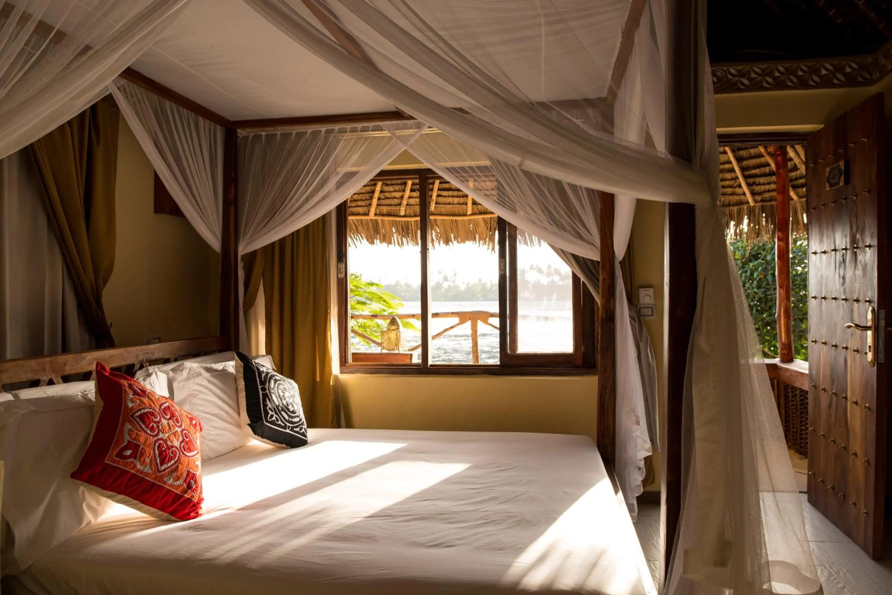 Bedroom, Bed in The Island - Pongwe Lodge