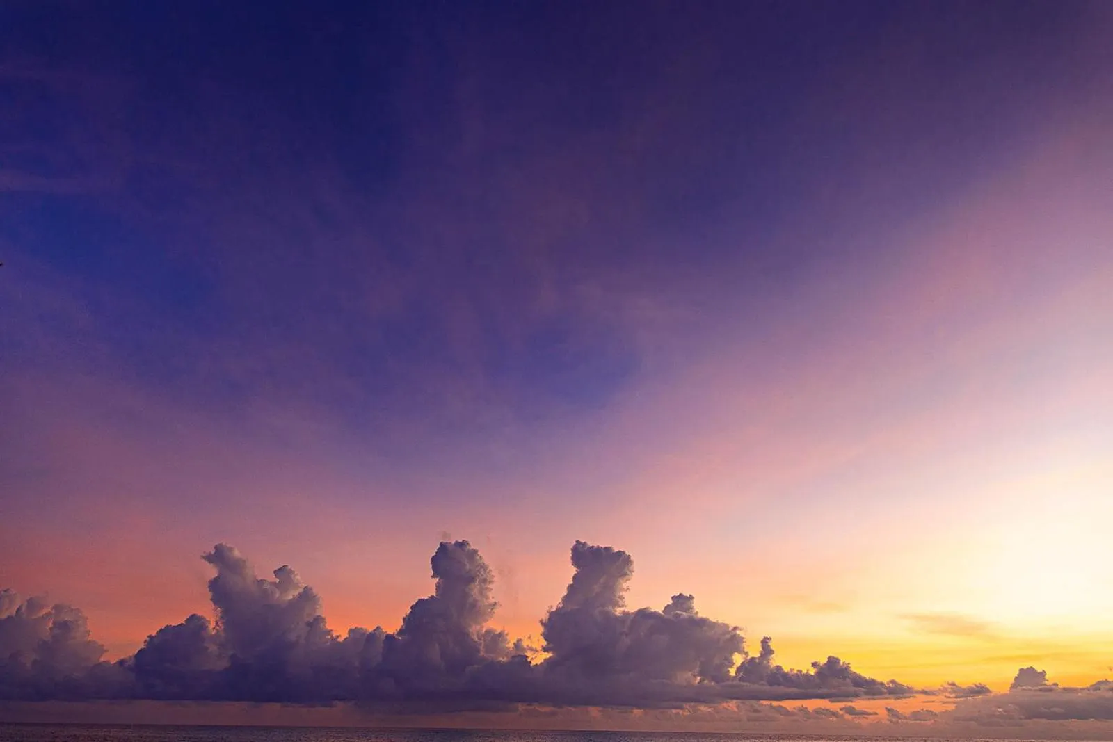 Sunrise in The Island - Pongwe Lodge