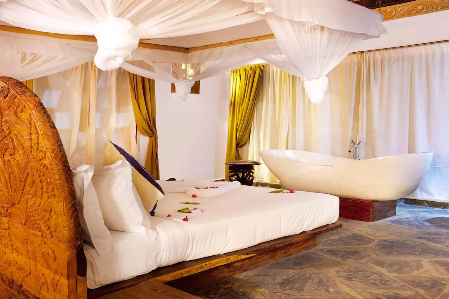 Bathroom, Bed in The Island - Pongwe Lodge