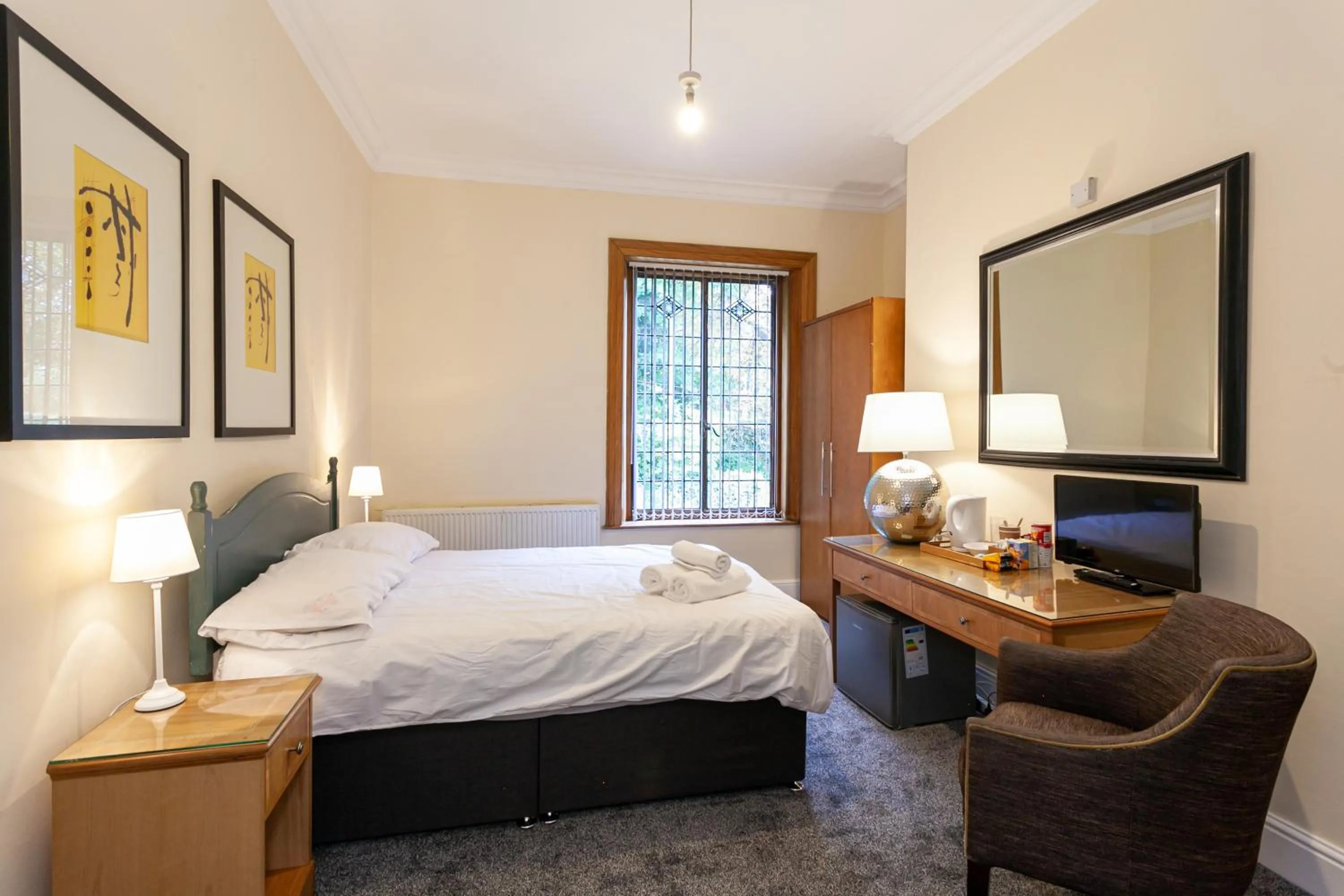 Photo of the whole room, Bed in Townhouse No 12