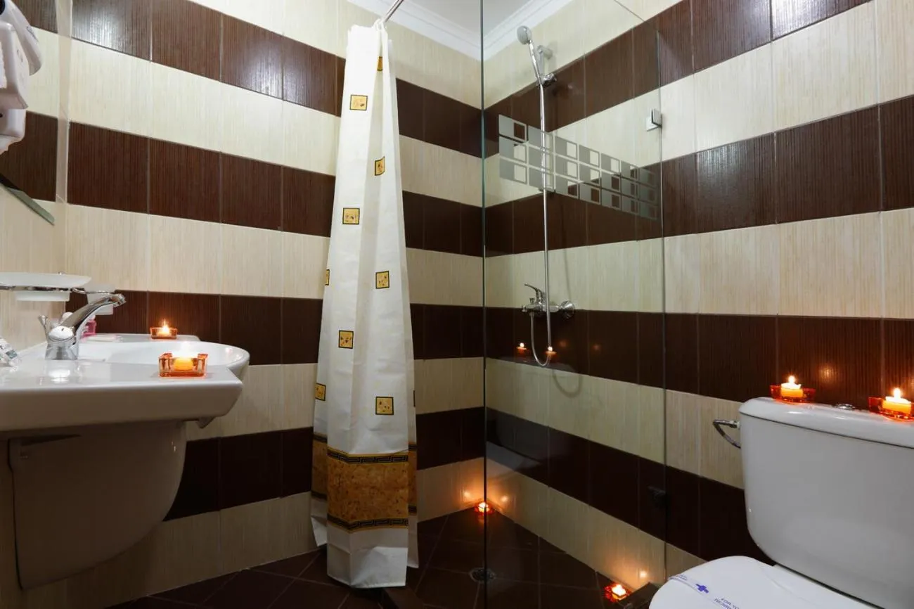 Toilet in Evridika Hotel