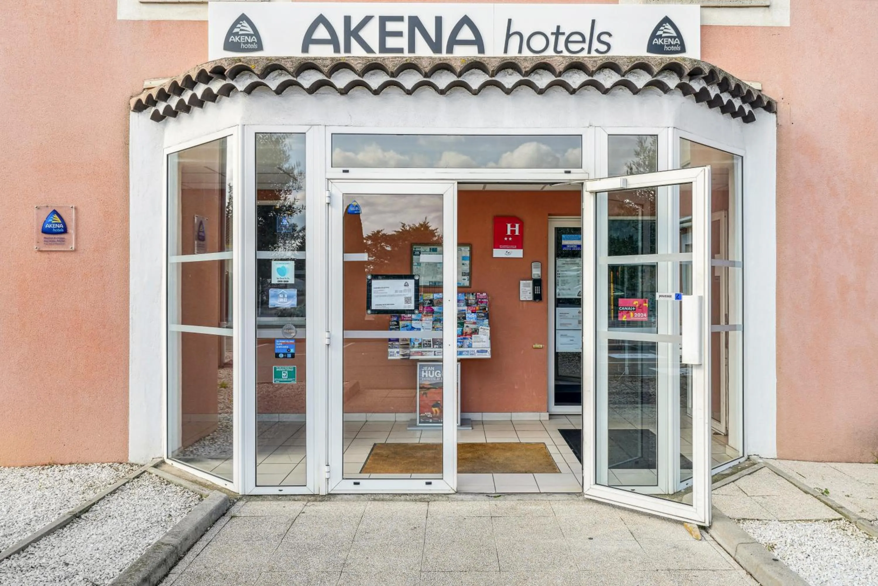 Lobby or reception in Hôtel AKENA Chateaurenard - Parc des Expositions Avignon