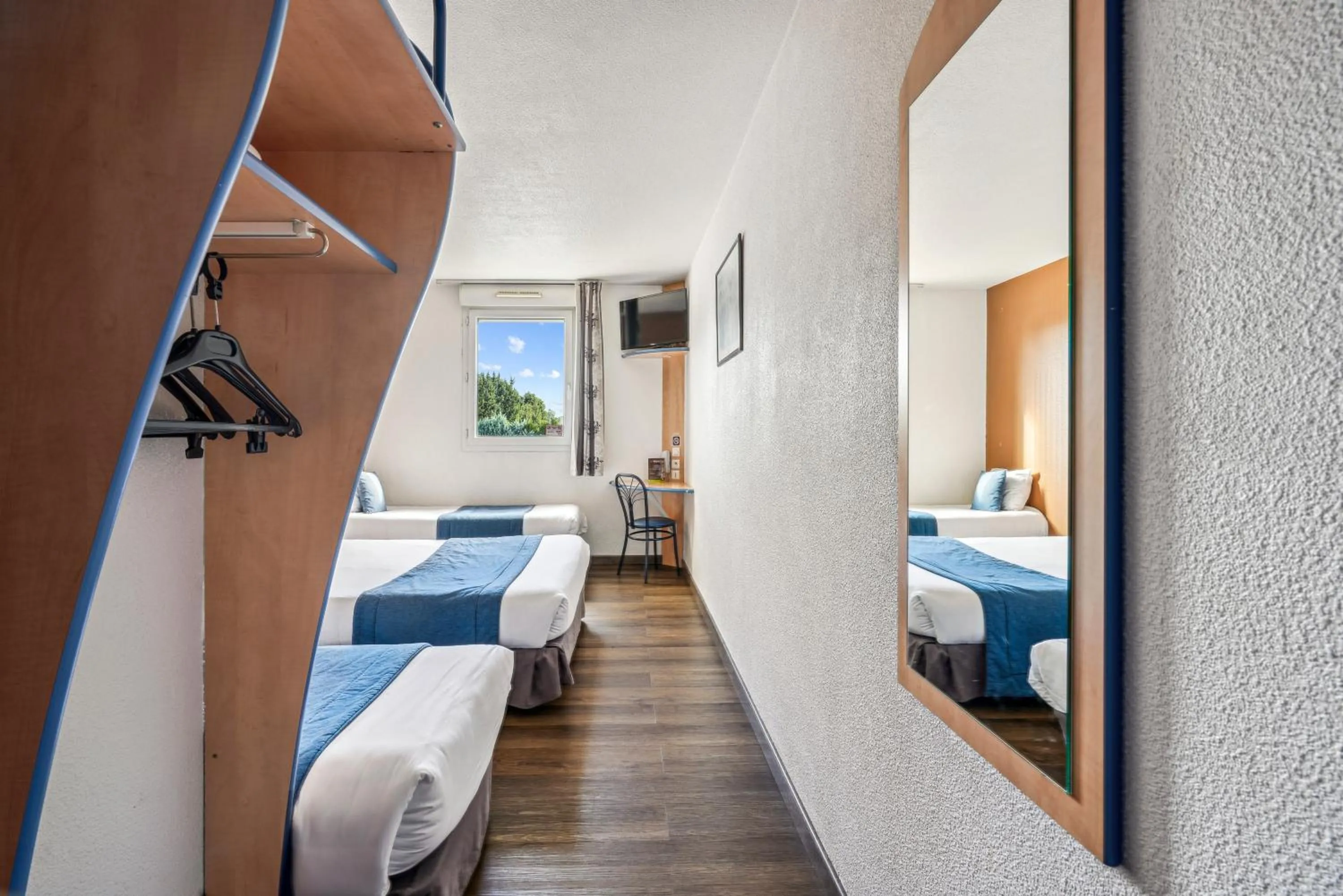 Photo of the whole room, Bed in Hôtel AKENA Chateaurenard - Parc des Expositions Avignon