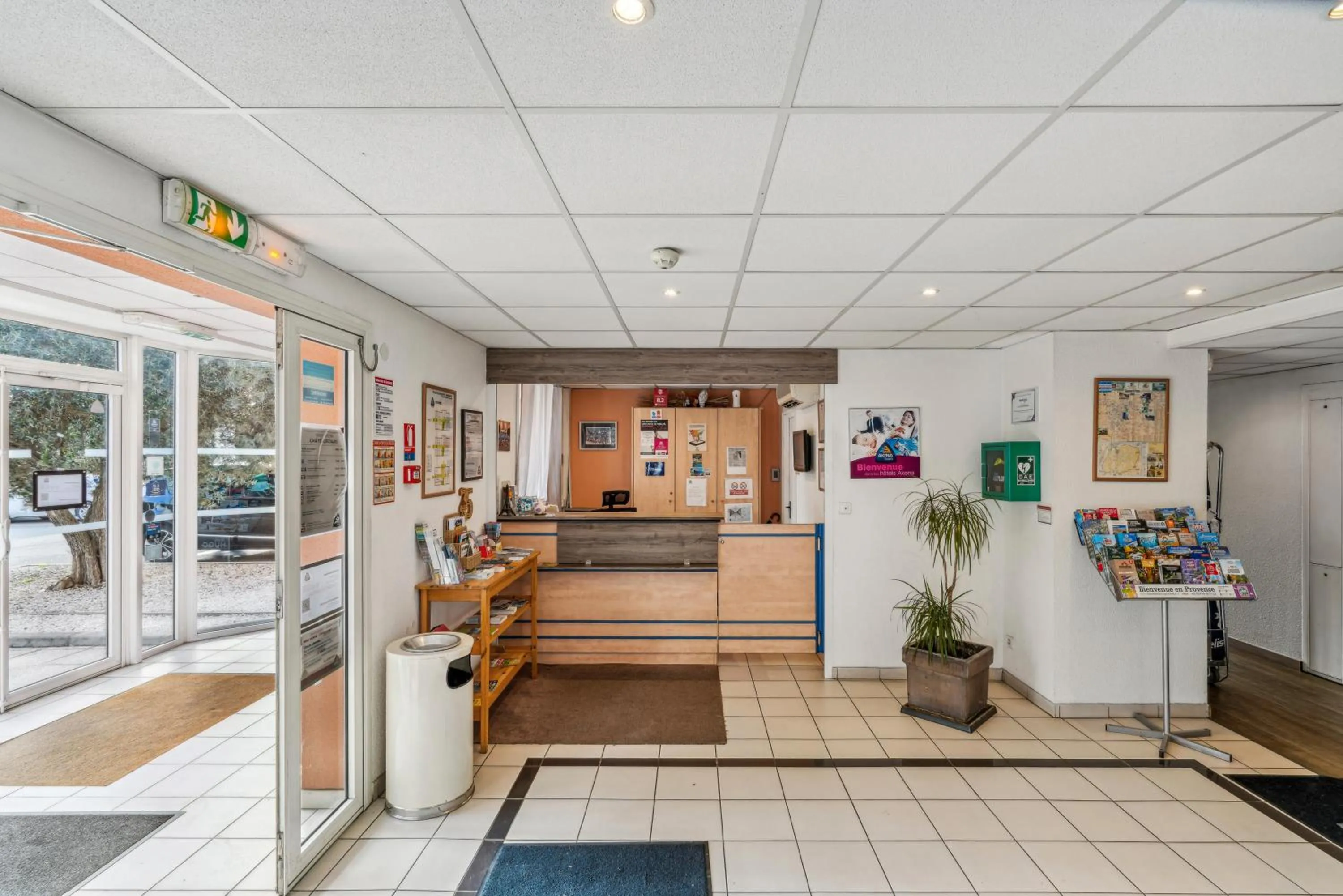 Property building in Hôtel AKENA Chateaurenard - Parc des Expositions Avignon