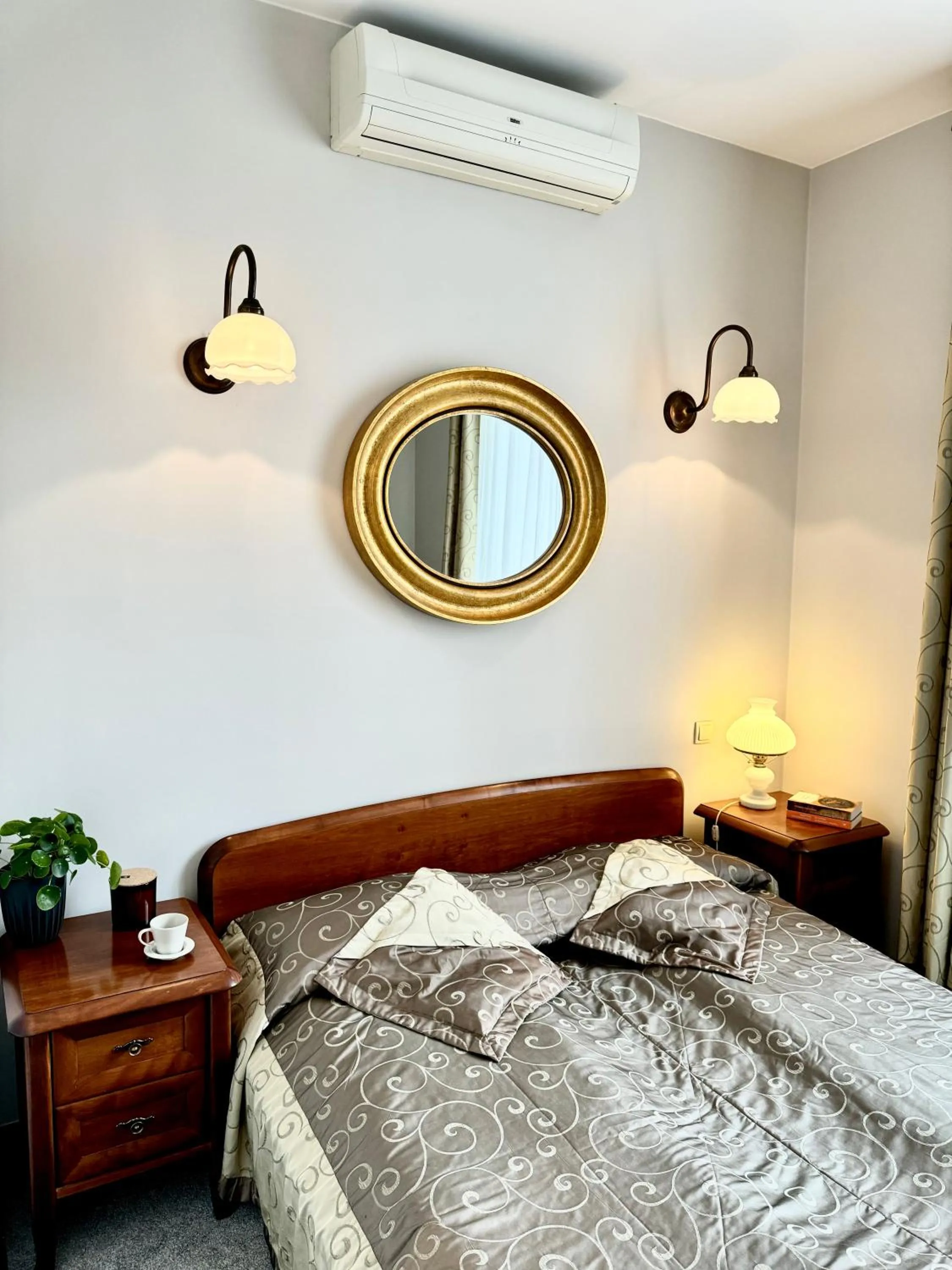 Bedroom, Bed in Home & Travel Apartments - AC - Parking - City Centre - Manufaktura - OFF Piotrkowska - EC1 - ATLAS Arena - Orientarium - Monopolis