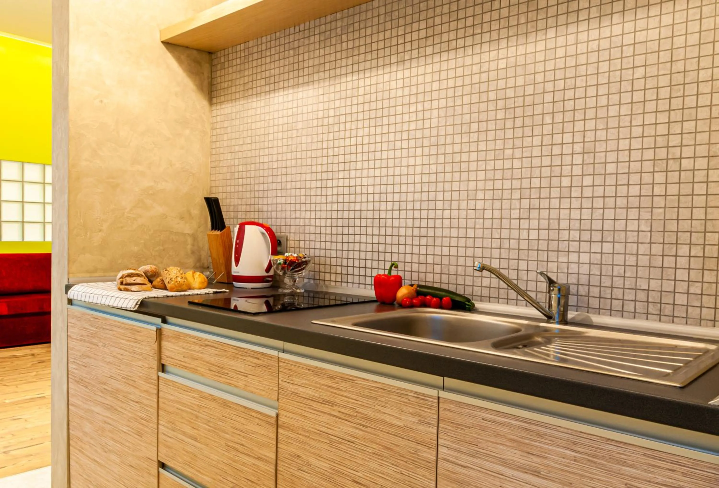 Kitchen or kitchenette in Home & Travel Apartments - AC - Parking - City Centre - Manufaktura - OFF Piotrkowska - EC1 - ATLAS Arena - Orientarium - Monopolis