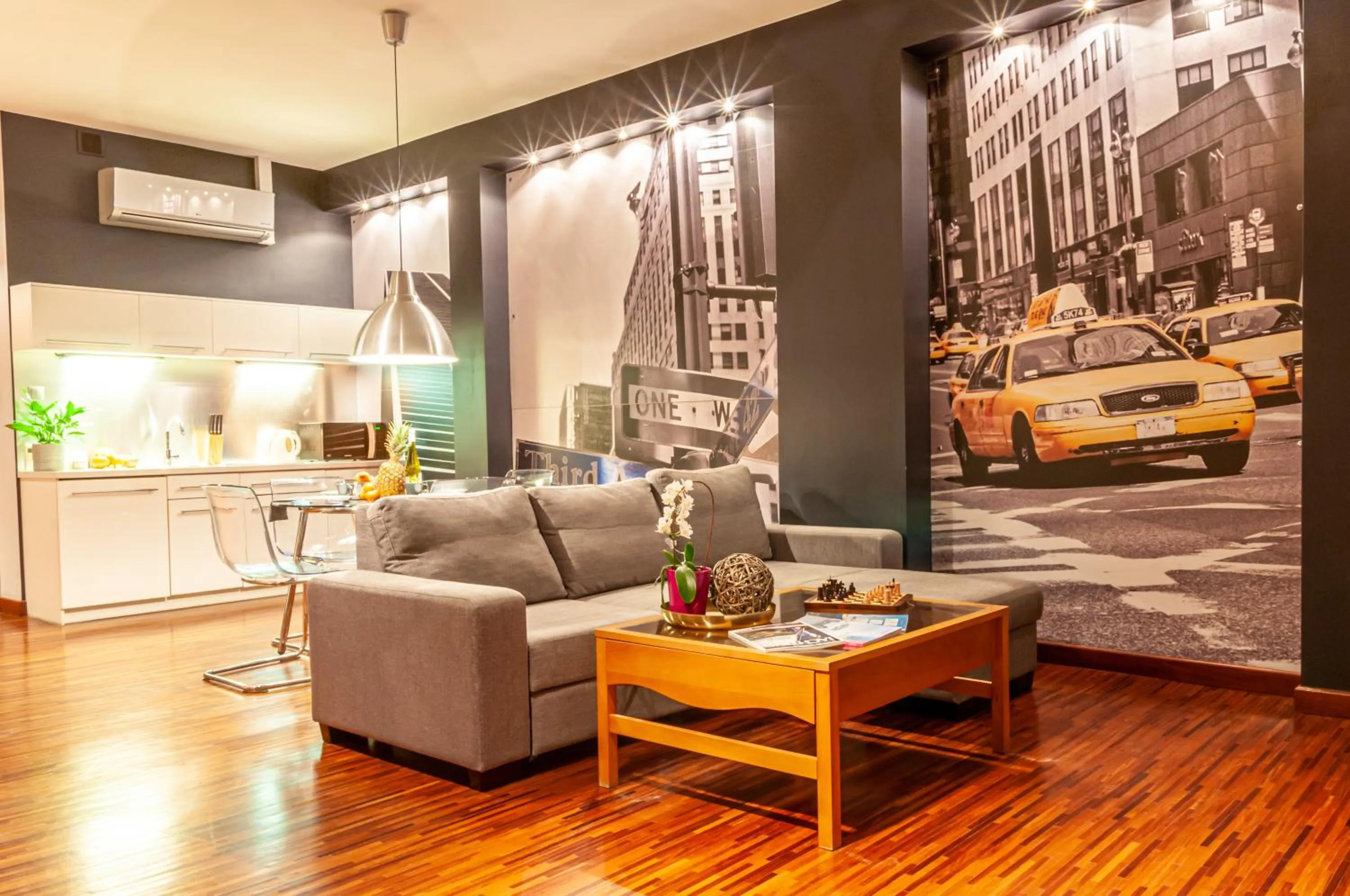 Living room in Home & Travel Apartments - AC - Parking - City Centre - Manufaktura - OFF Piotrkowska - EC1 - ATLAS Arena - Orientarium - Monopolis