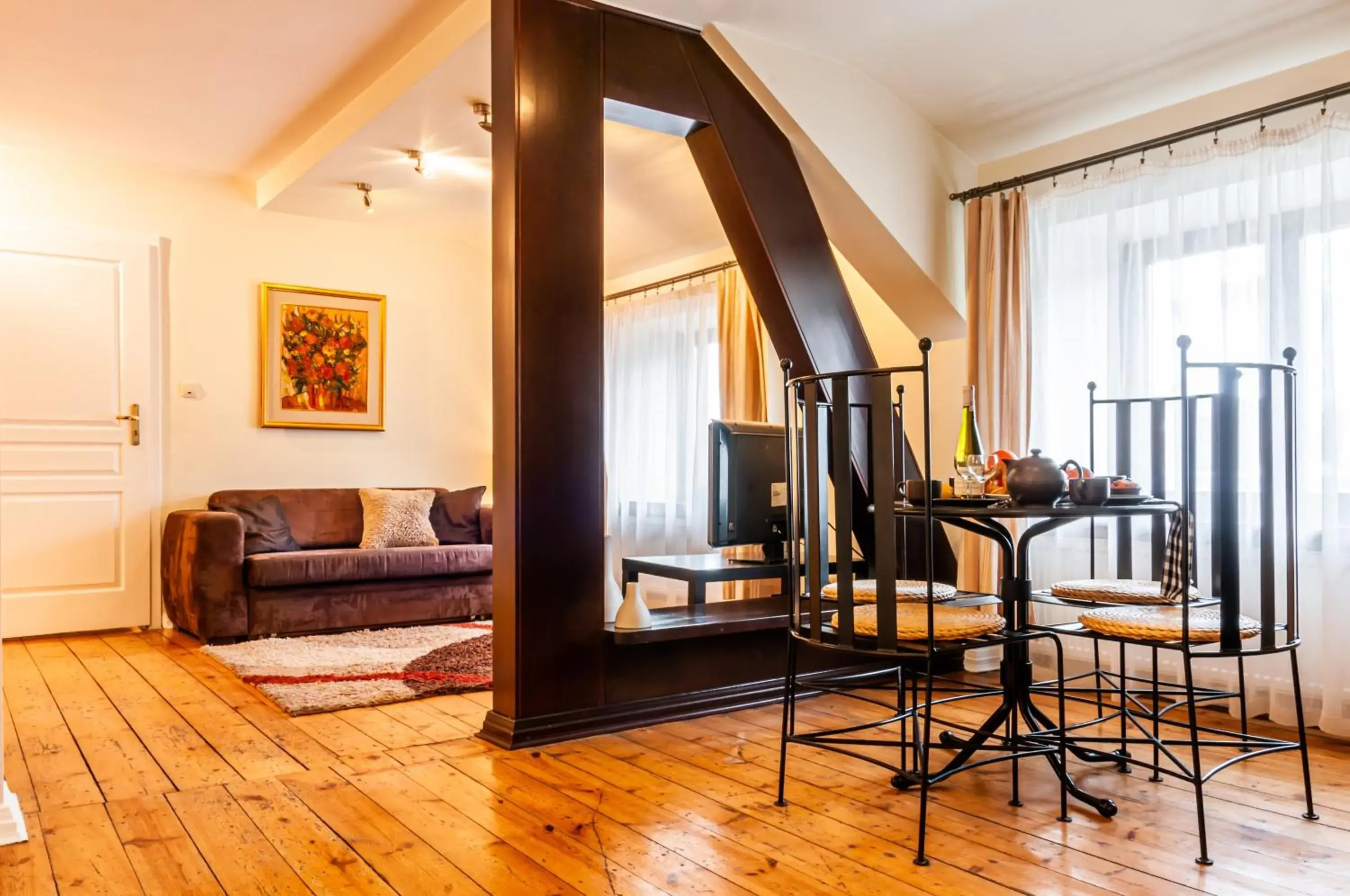 One-Bedroom Suite with Sofa Bed in Home & Travel One-Bedroom Suite with Sofa Bed in Home & Travel