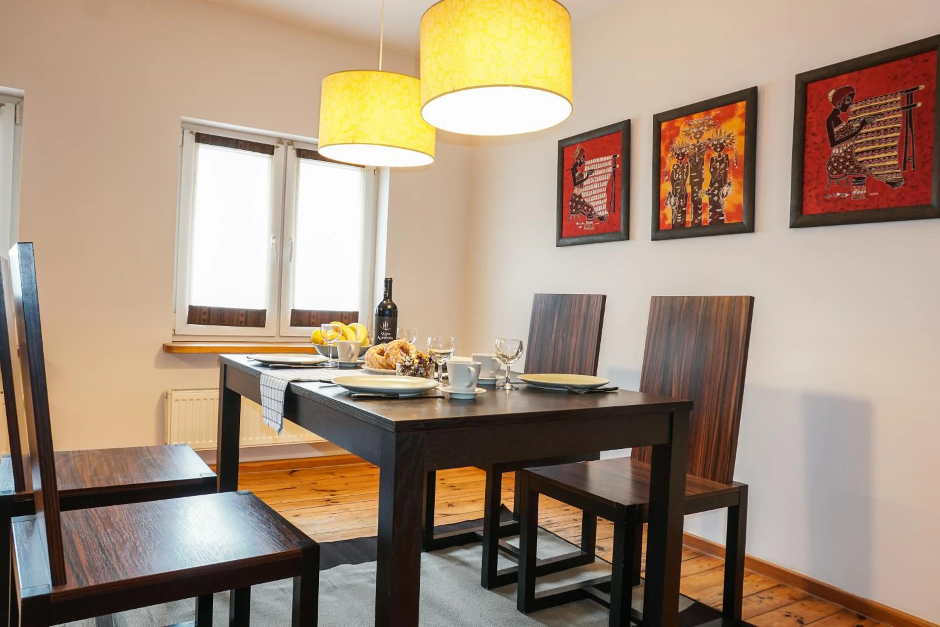 Dining area in Home & Travel Apartments - AC - Parking - City Centre - Manufaktura - OFF Piotrkowska - EC1 - ATLAS Arena - Orientarium - Monopolis