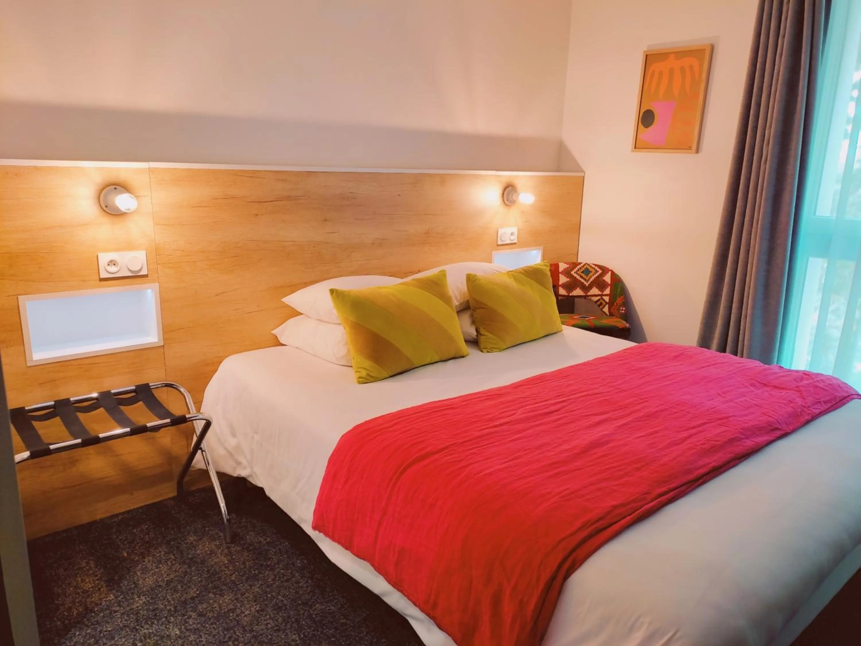 Bed in Hôtel Le Collonges TV connecté wifi Netflix