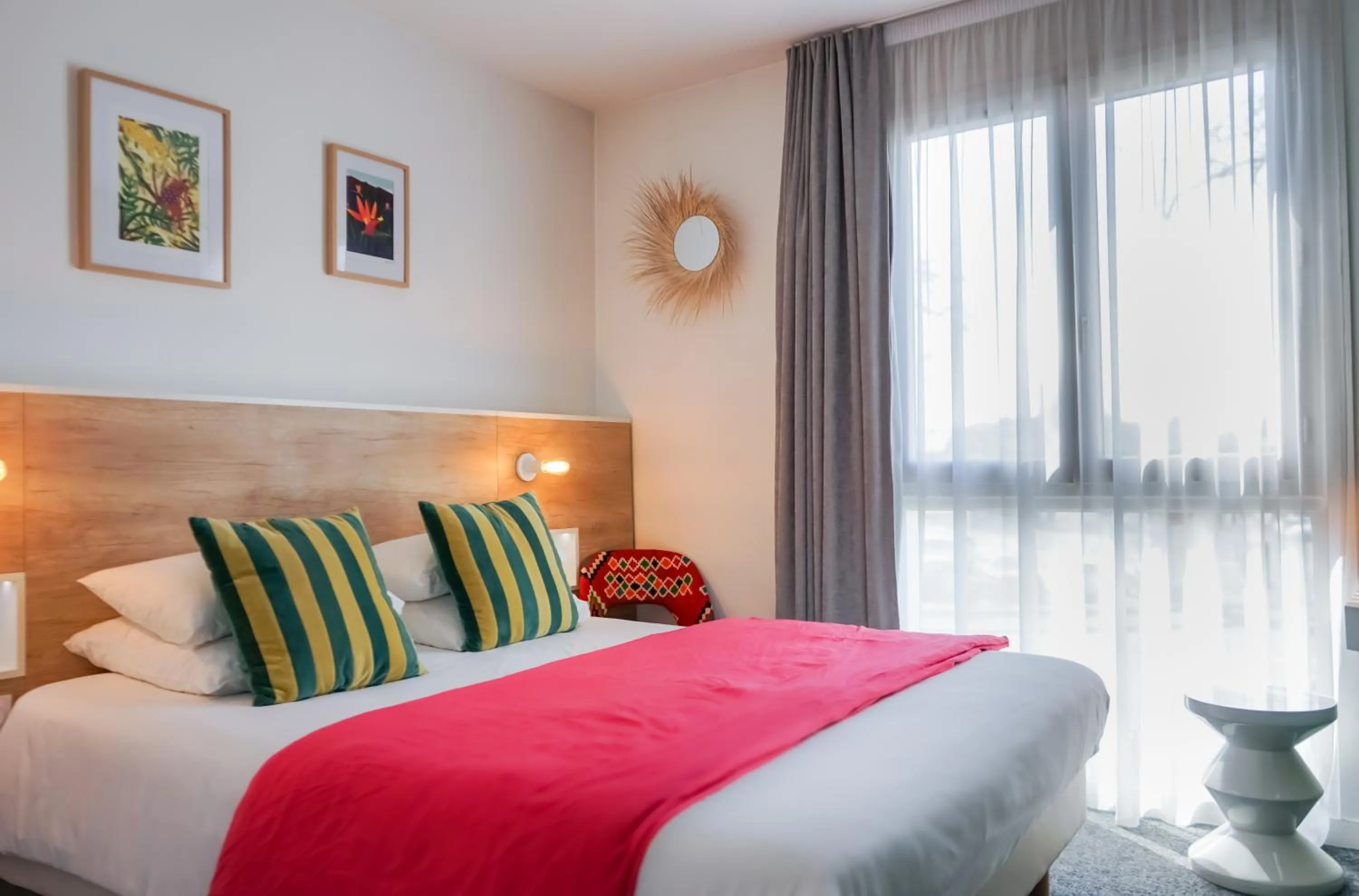 Photo of the whole room, Bed in Hôtel Le Collonges TV connecté wifi Netflix