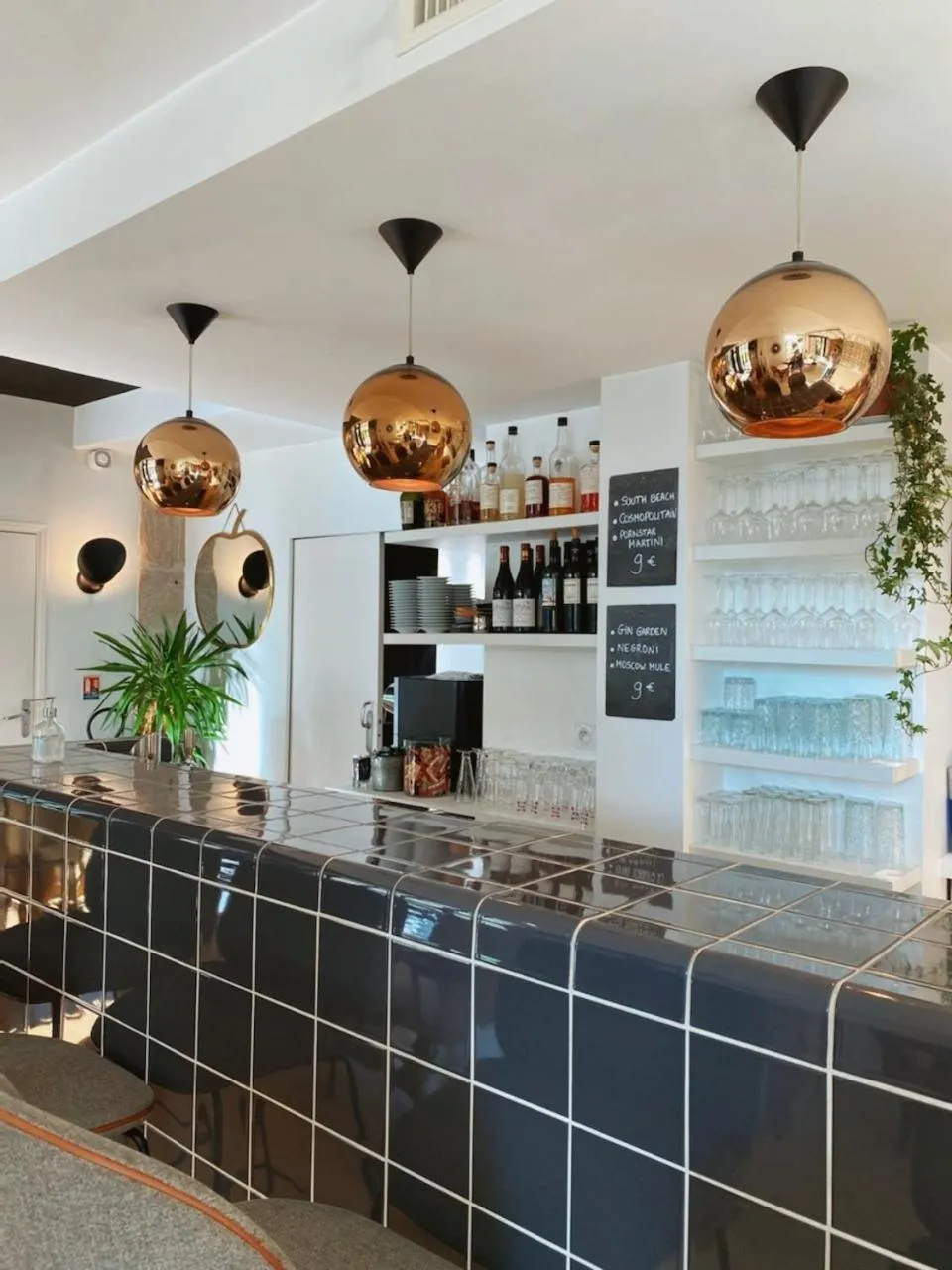 Lounge or bar in Hôtel Le Collonges TV connecté wifi Netflix