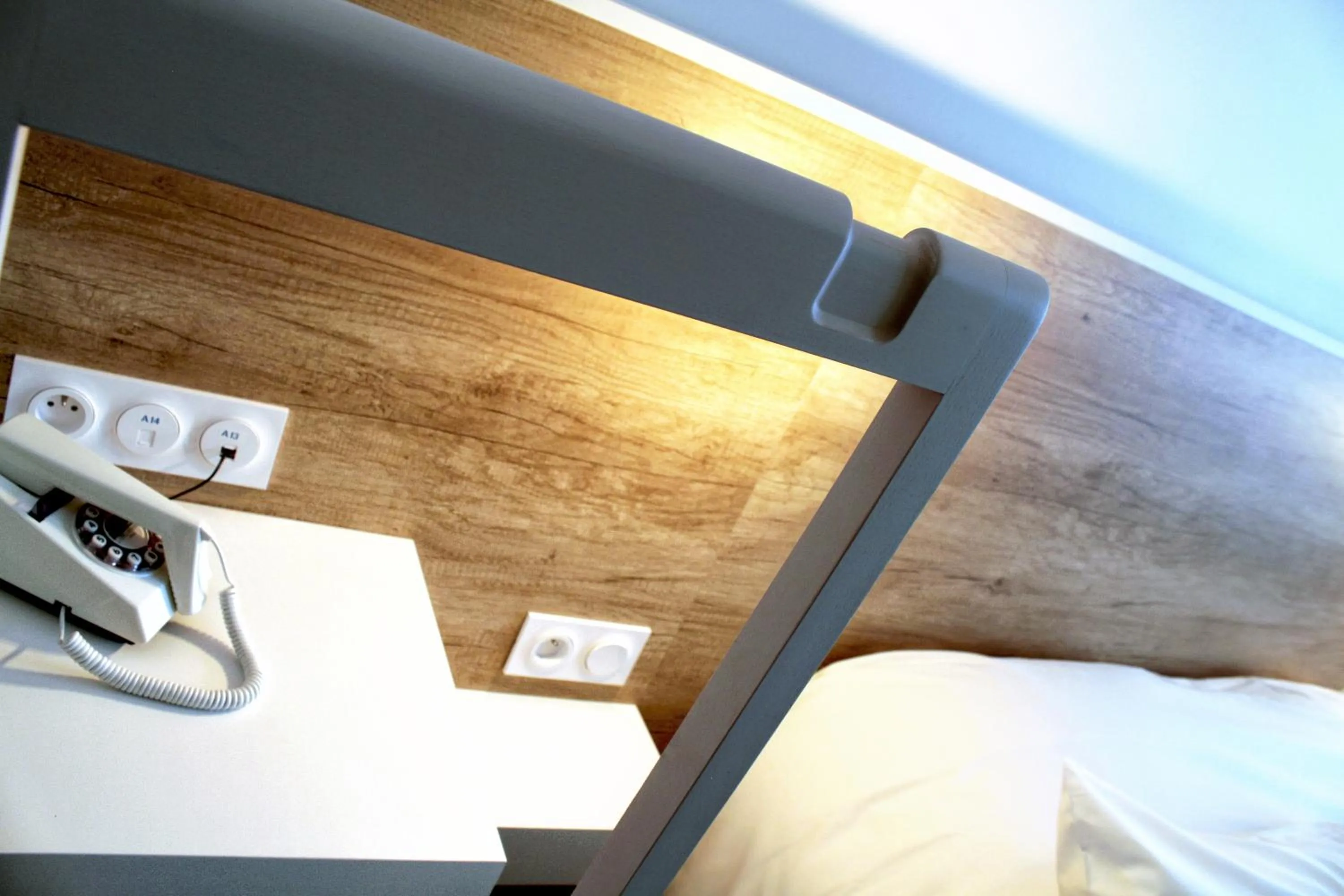 Decorative detail, Bed in Hôtel Le Collonges TV connecté wifi Netflix