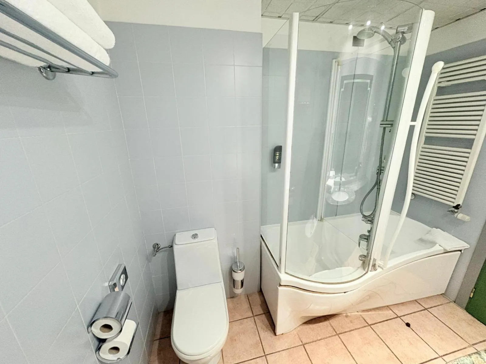 Toilet in Hotel Verri