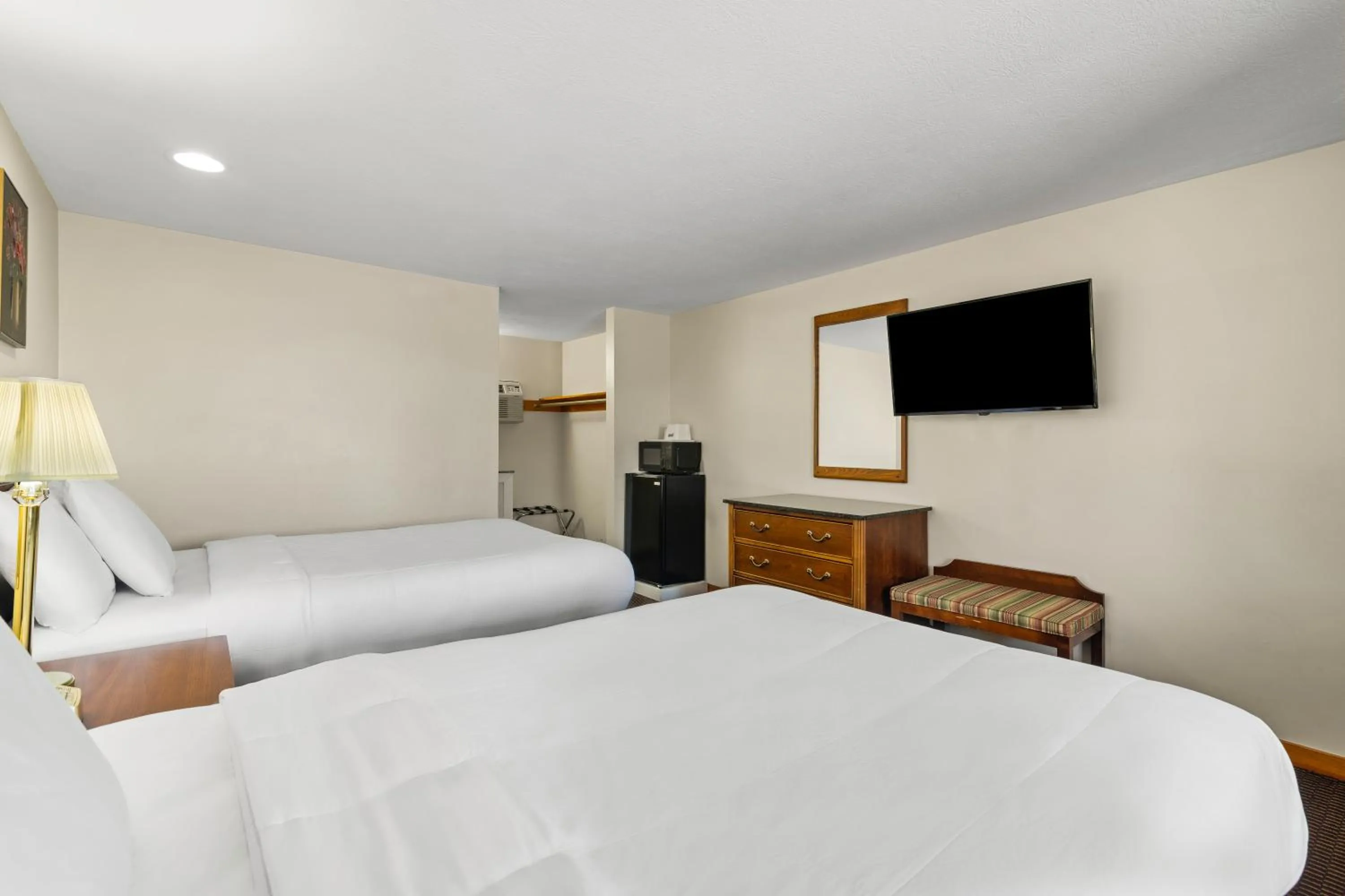 Bed in Americas Best Value Inn Biddeford