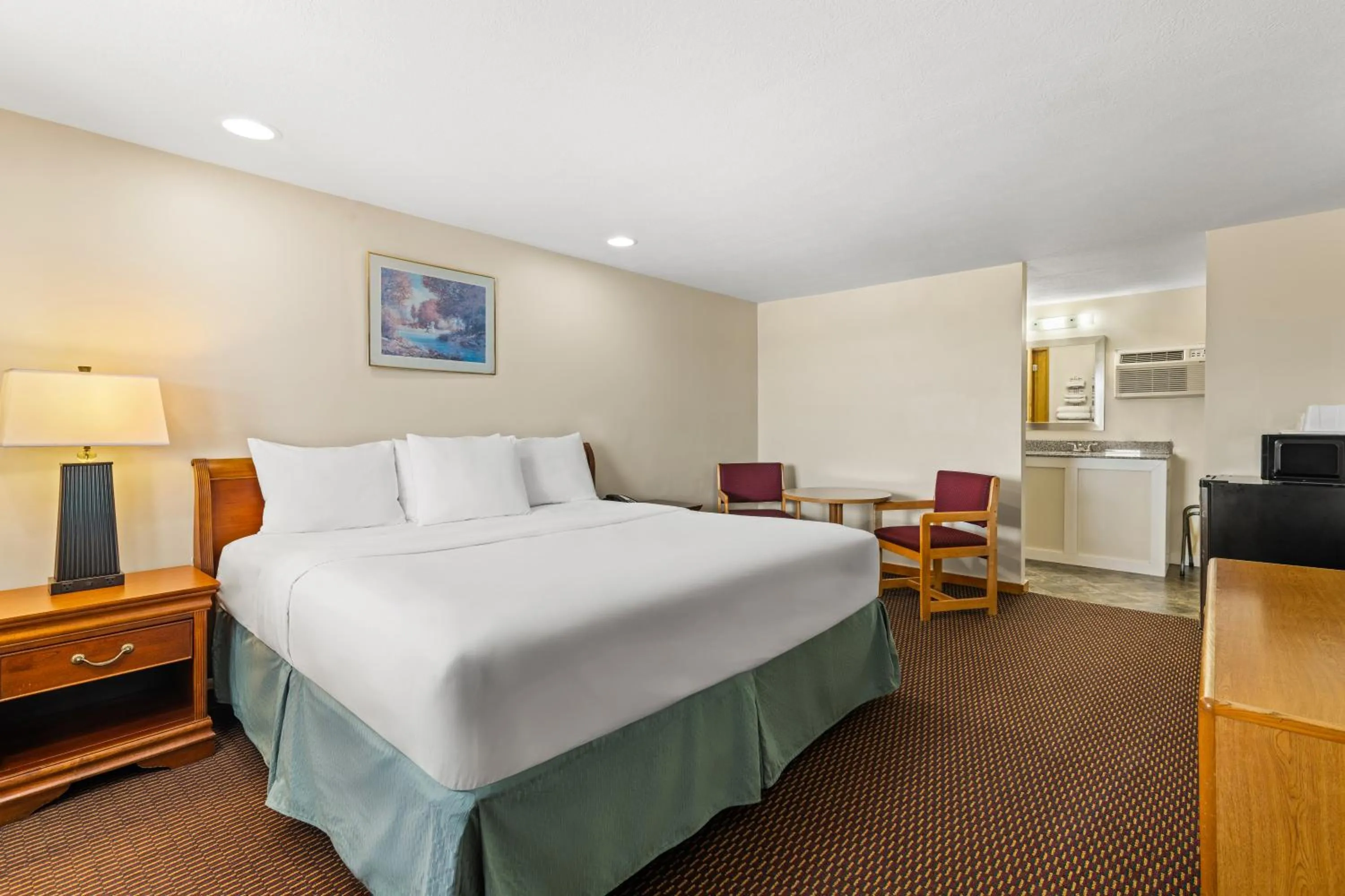 Bed in Americas Best Value Inn Biddeford