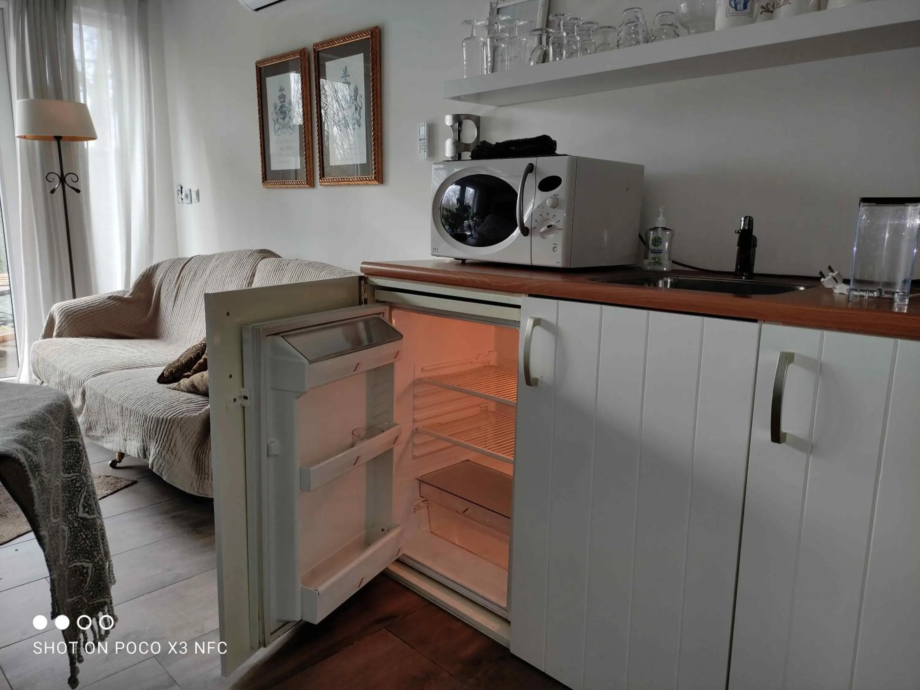 Kitchen or kitchenette in B&B Het Zwanennest