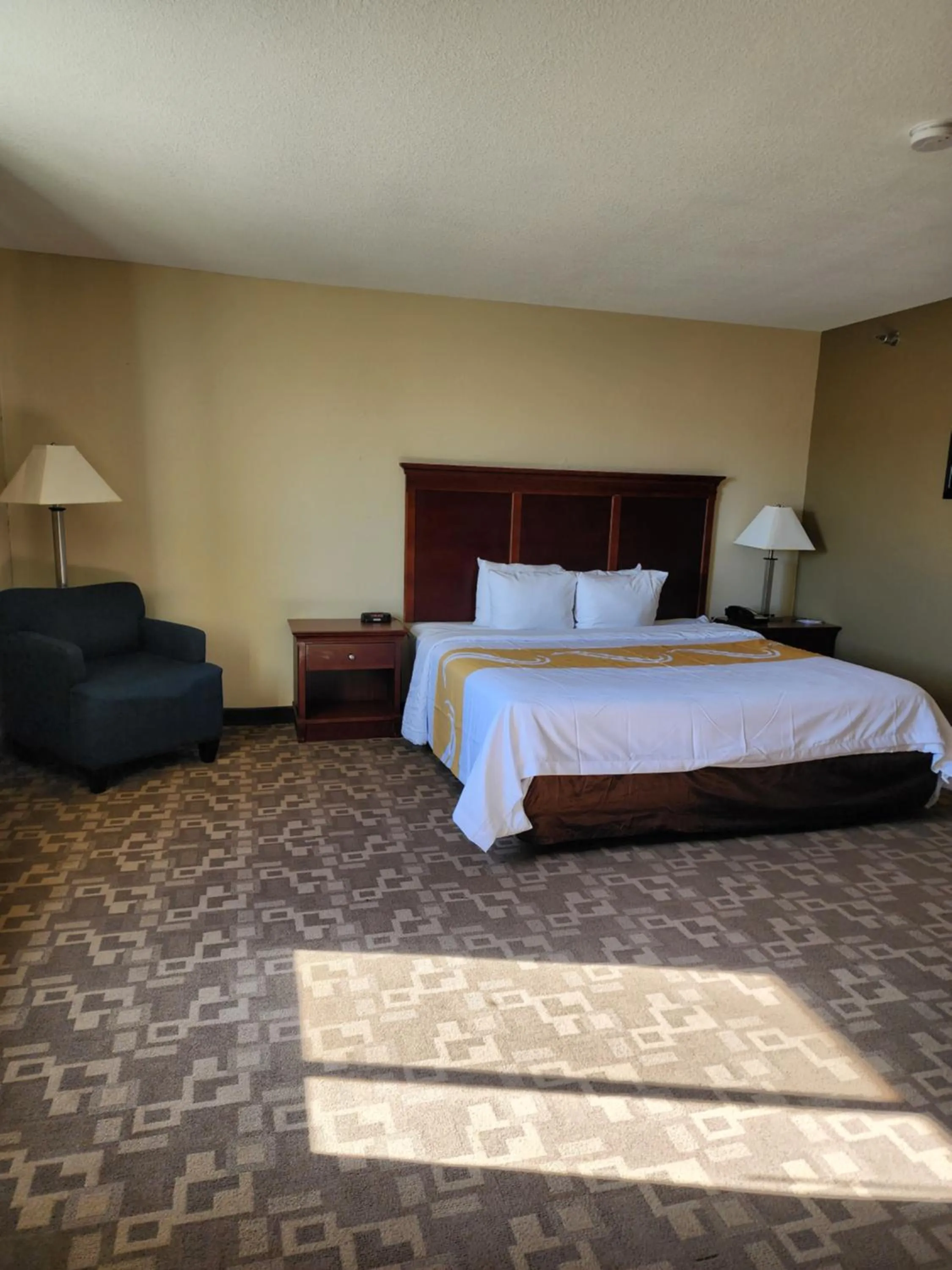 Bedroom, Bed in Quality Inn I-70 at Wanamaker