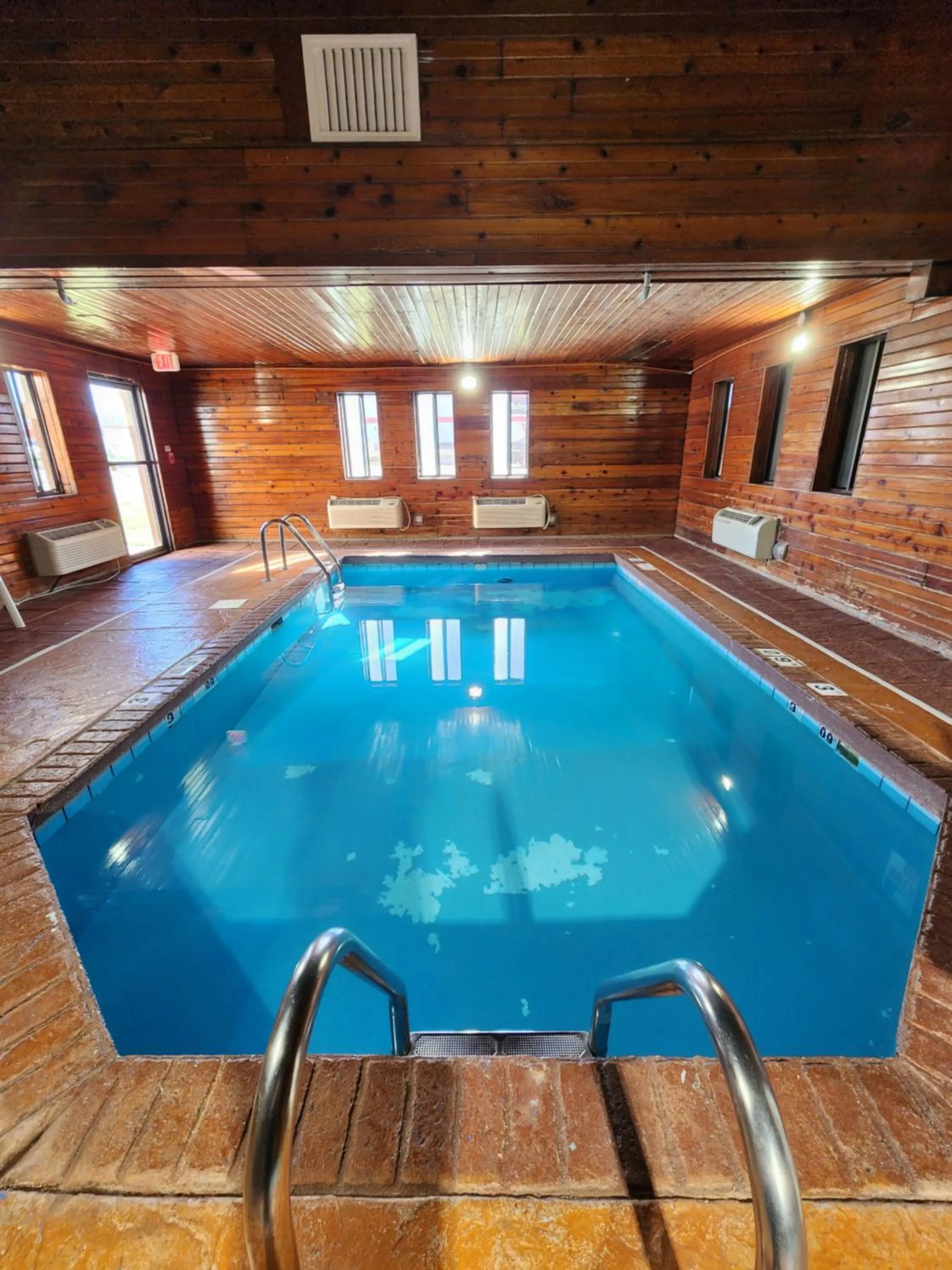 Swimming pool in Quality Inn I-70 at Wanamaker