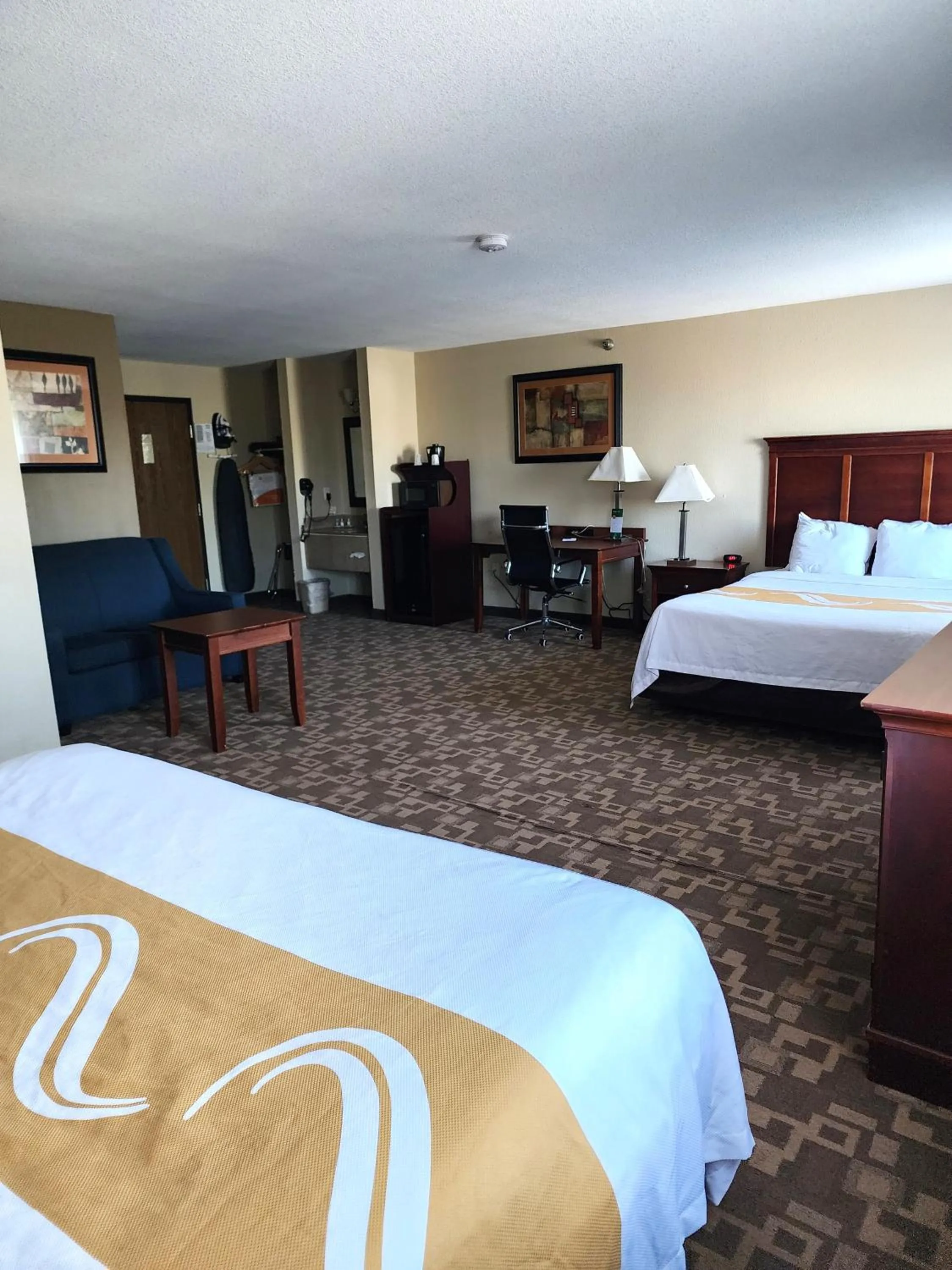 Bedroom, Bed in Quality Inn I-70 at Wanamaker