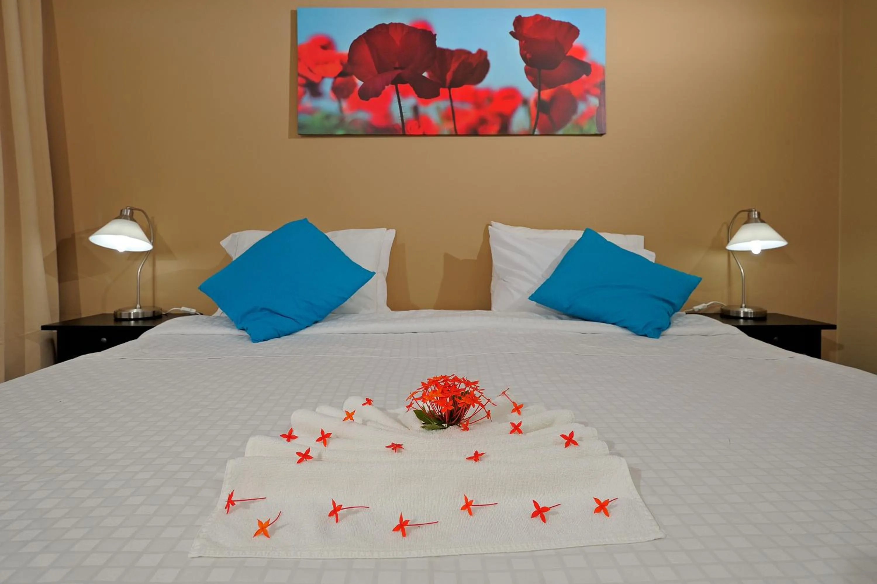 Bedroom, Bed in Eden Beach Resort - Bonaire