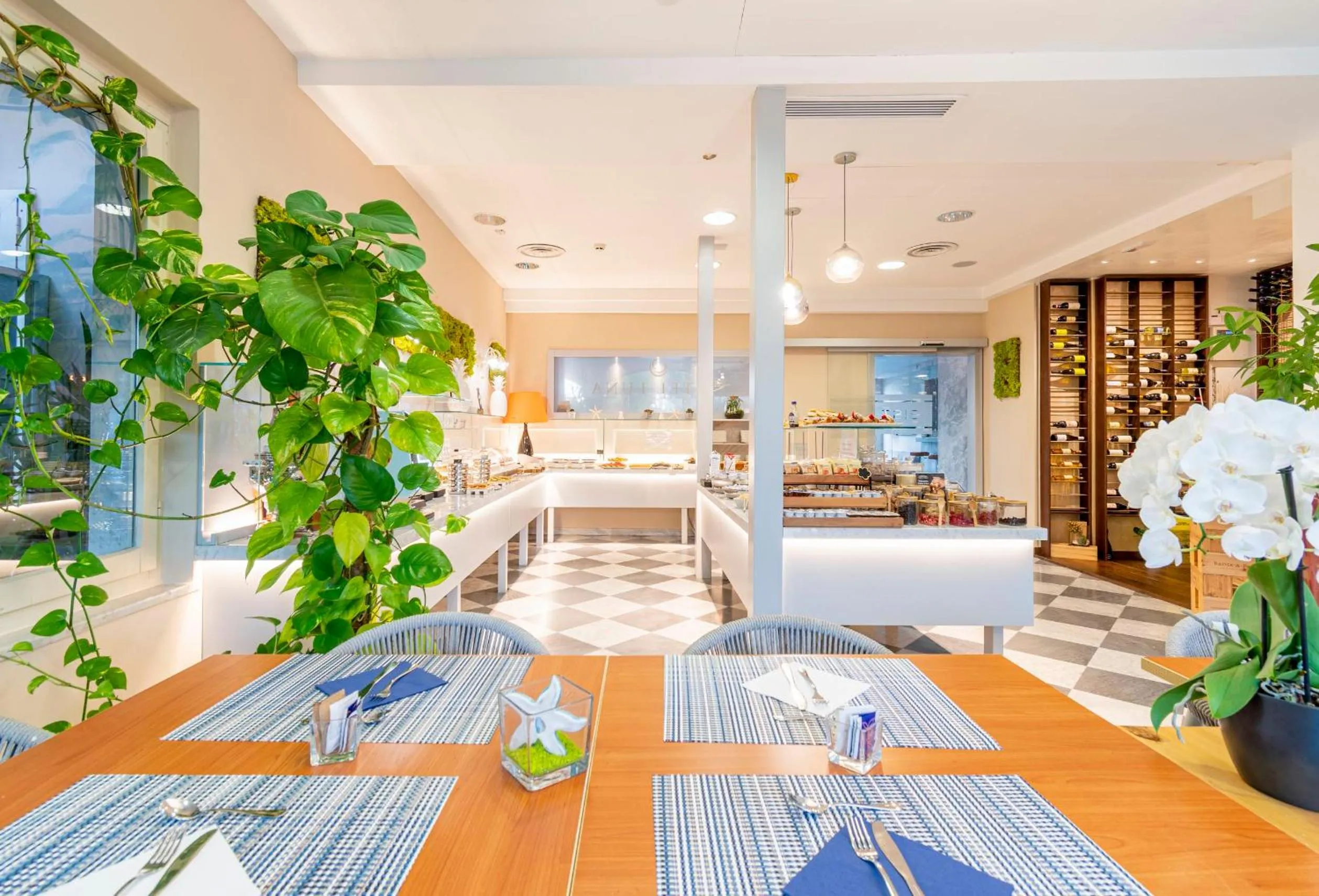 Breakfast, Bed in Hotel Luna