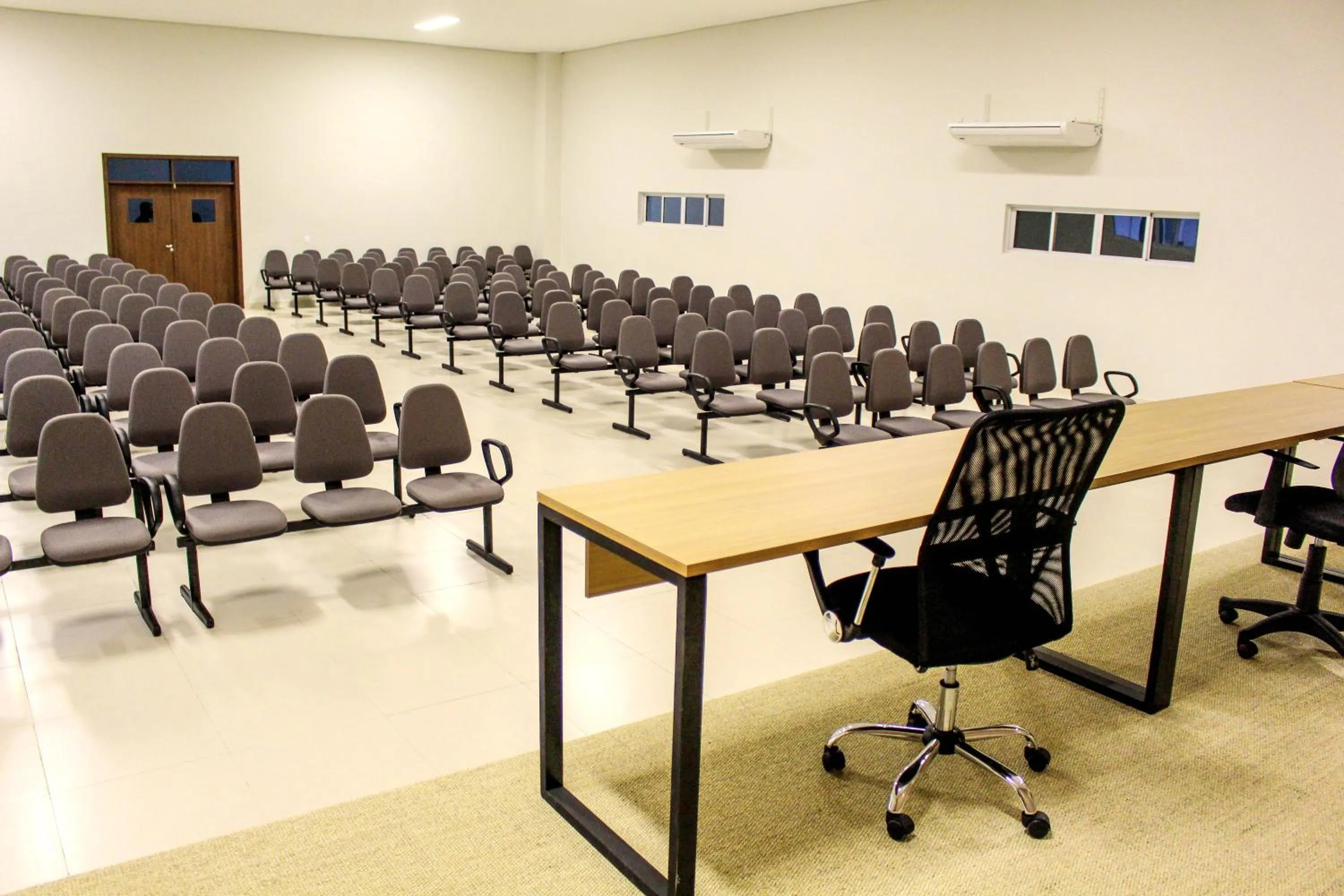 Business facilities in Bristol Aline Alagoas