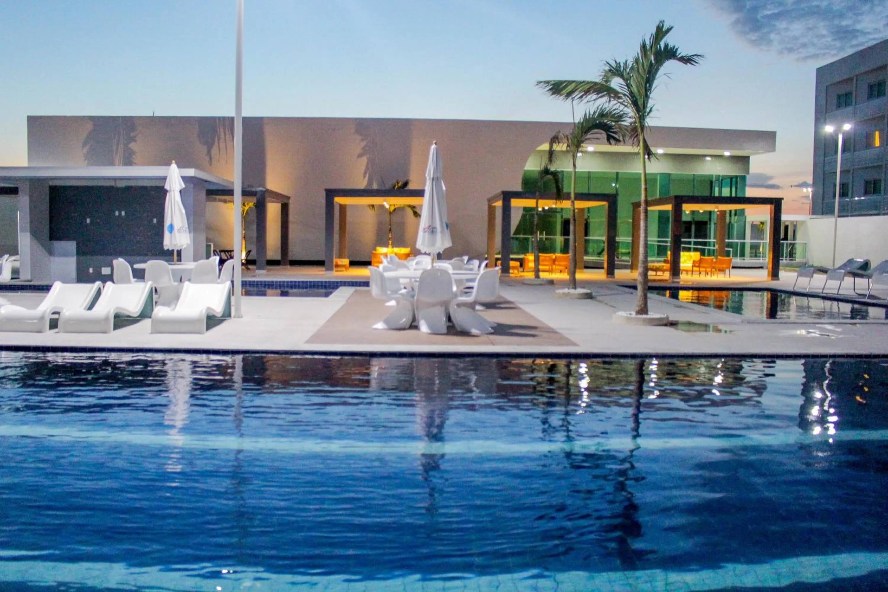 Swimming pool in Bristol Aline Alagoas