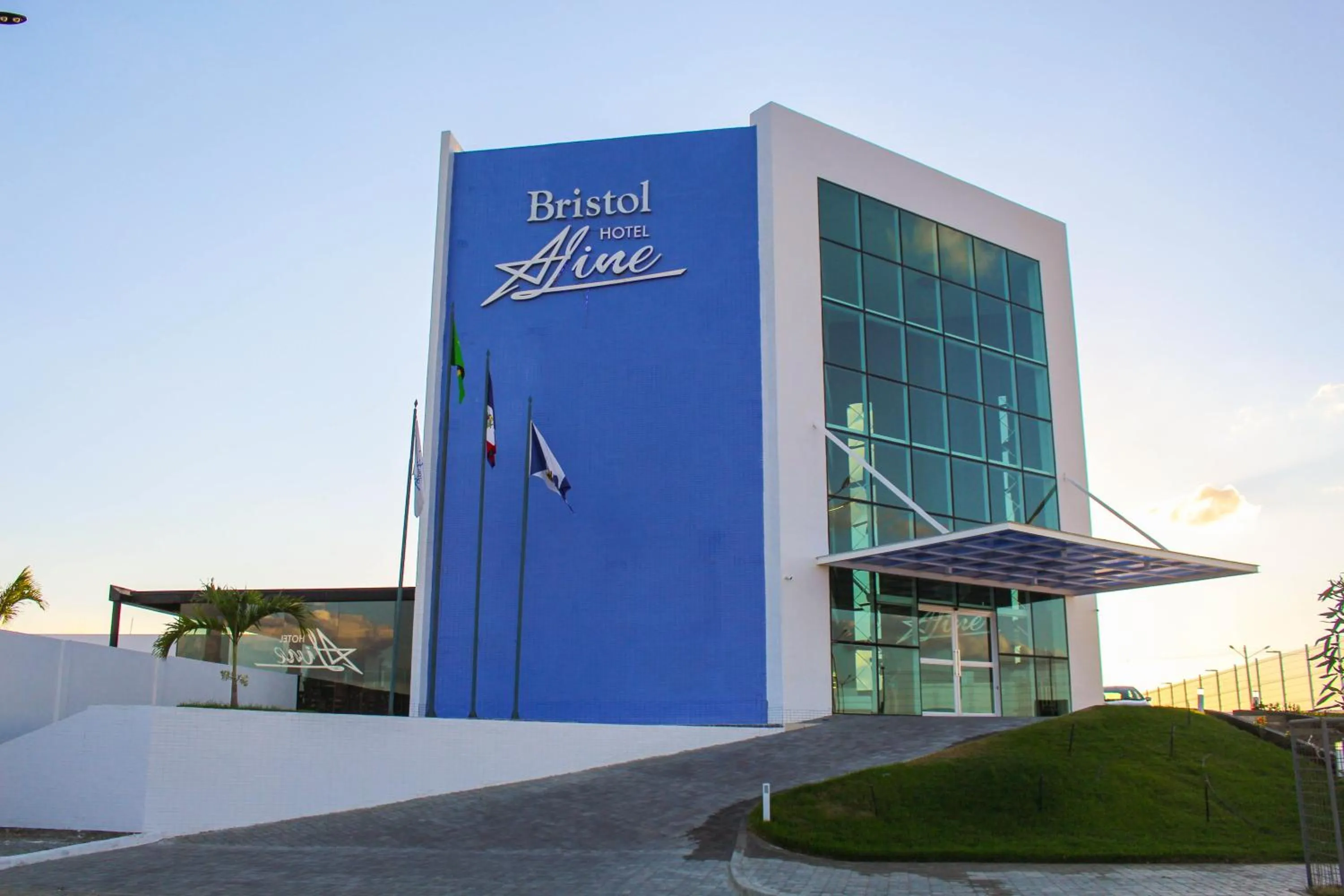 Property building in Bristol Aline Alagoas