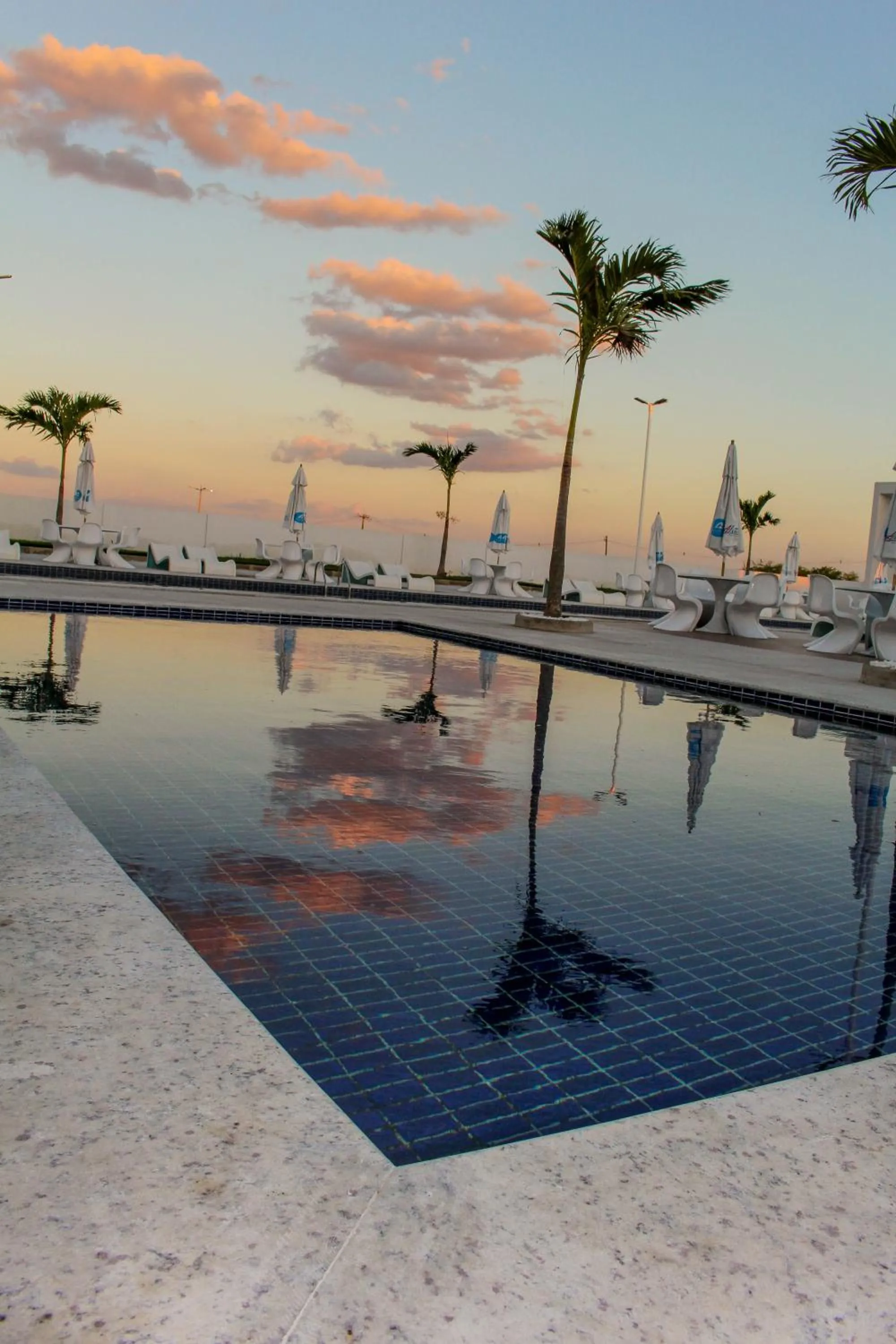 Pool view in Bristol Aline Alagoas