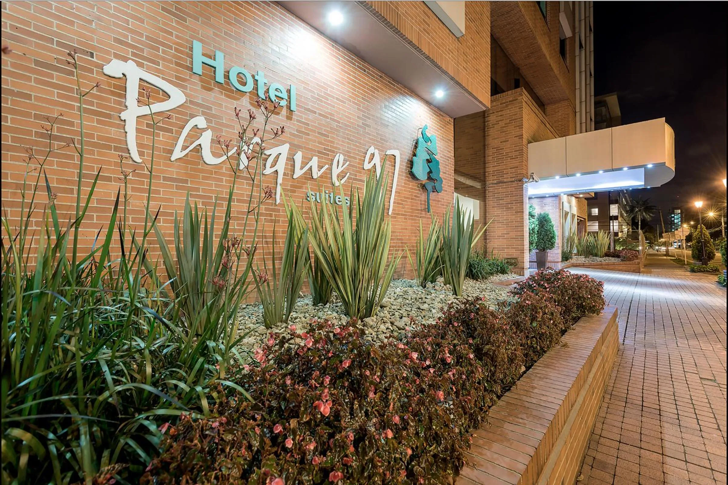 Facade/entrance in Hotel Parque 97