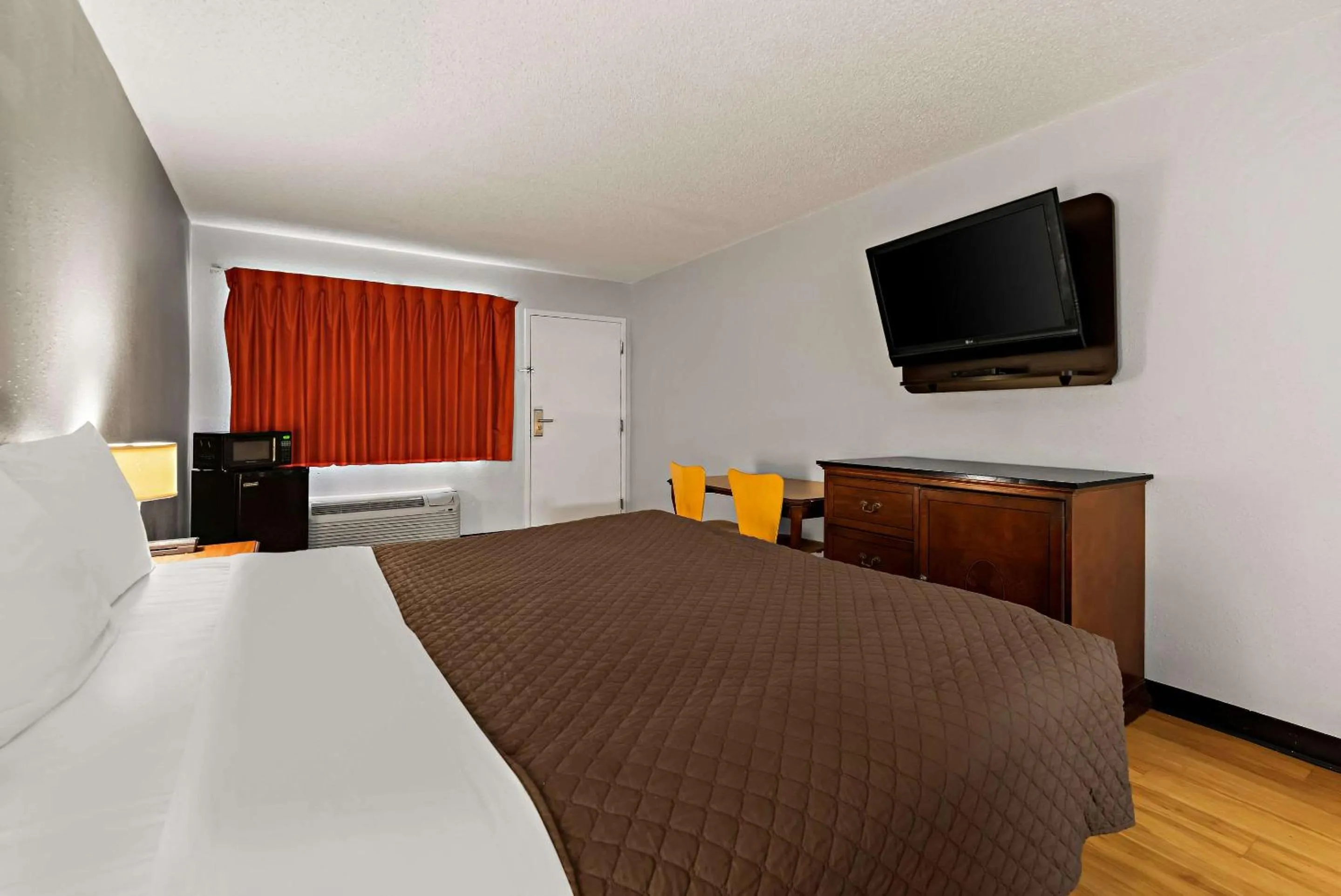 Bedroom, Bed in Rodeway Inn