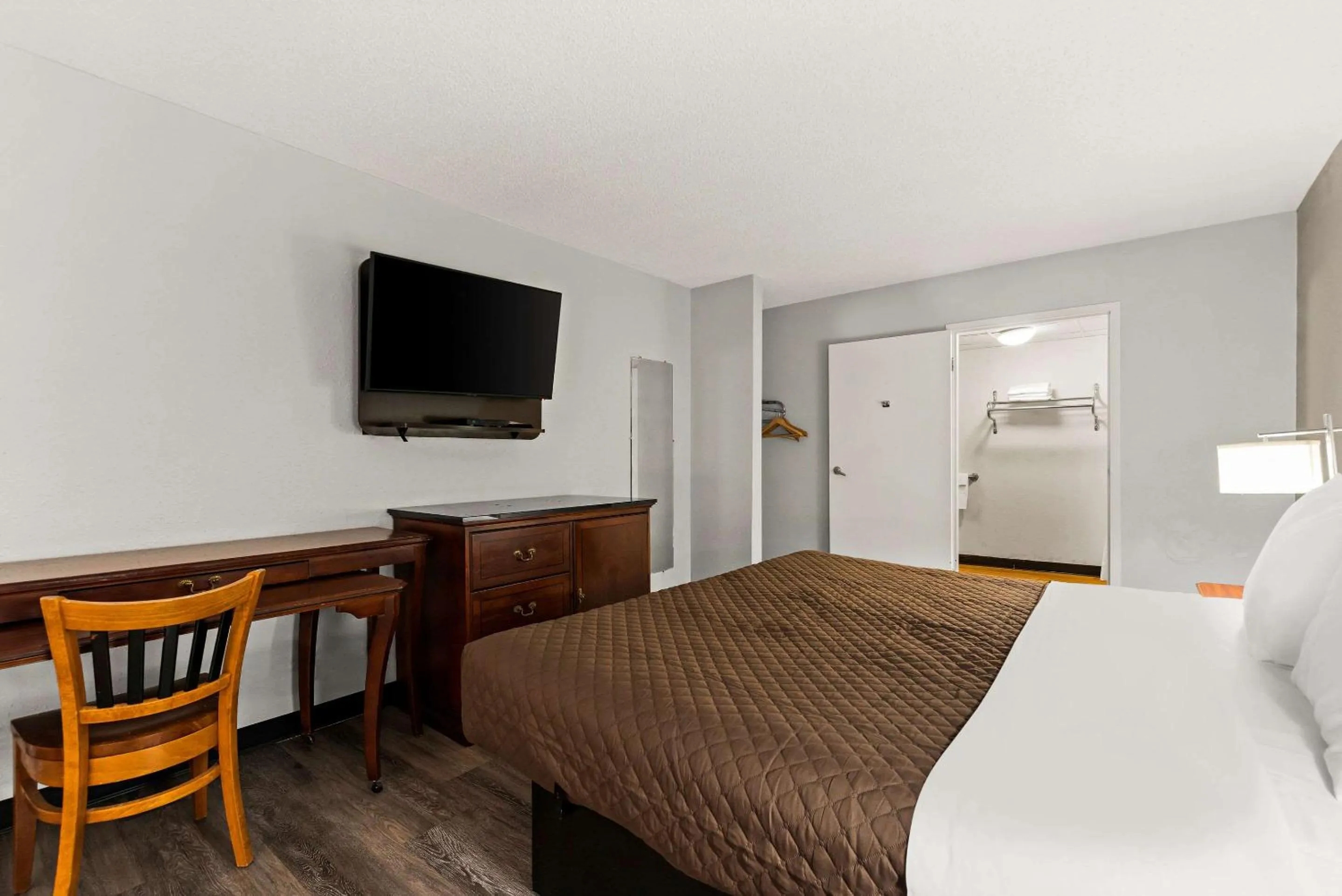 Bedroom, Bed in Rodeway Inn