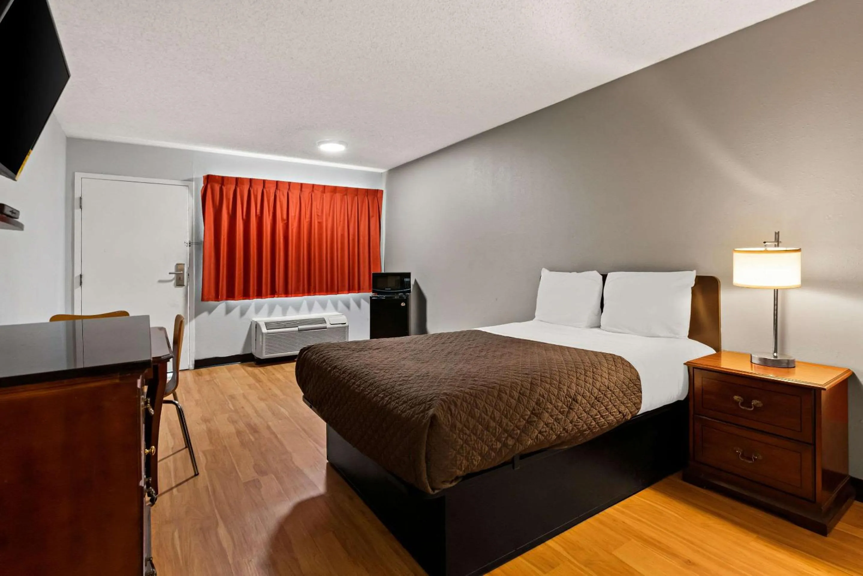 Bedroom, Bed in Rodeway Inn