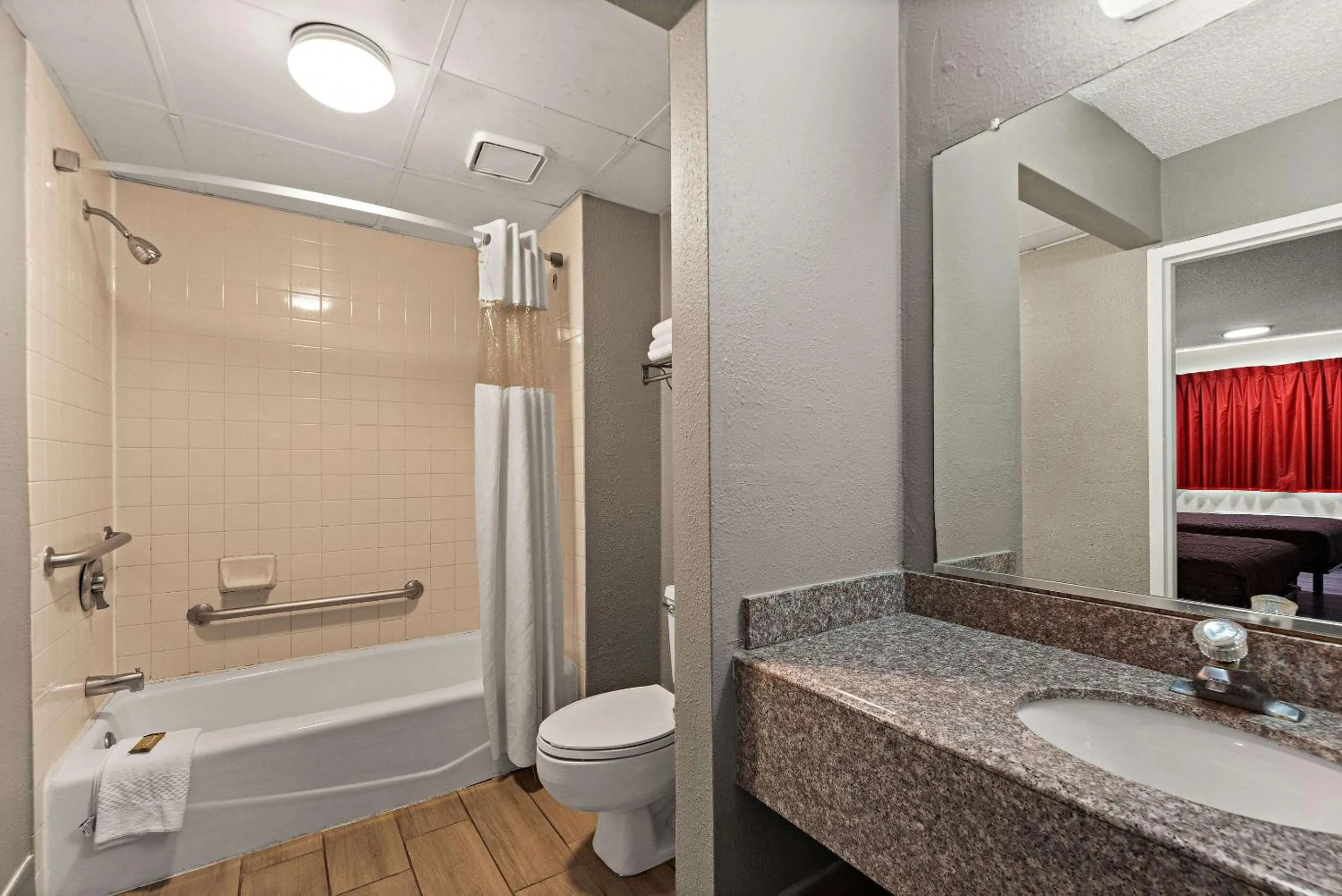 Bedroom in Rodeway Inn